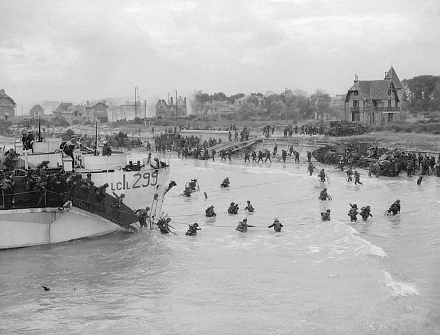 File:Kanadische Truppen landen in der Normandie.jpg