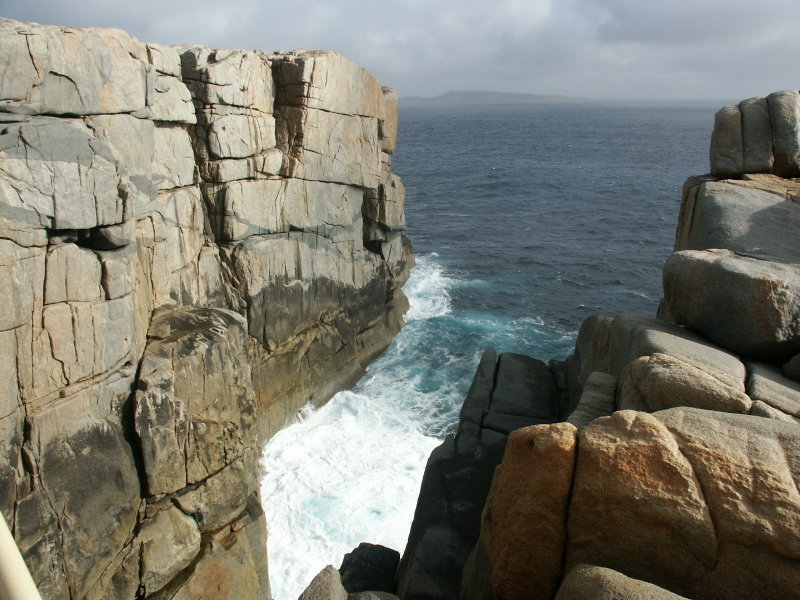 http://upload.wikimedia.org/wikipedia/commons/4/4a/Albany_Gap,_Western_Australia.jpg