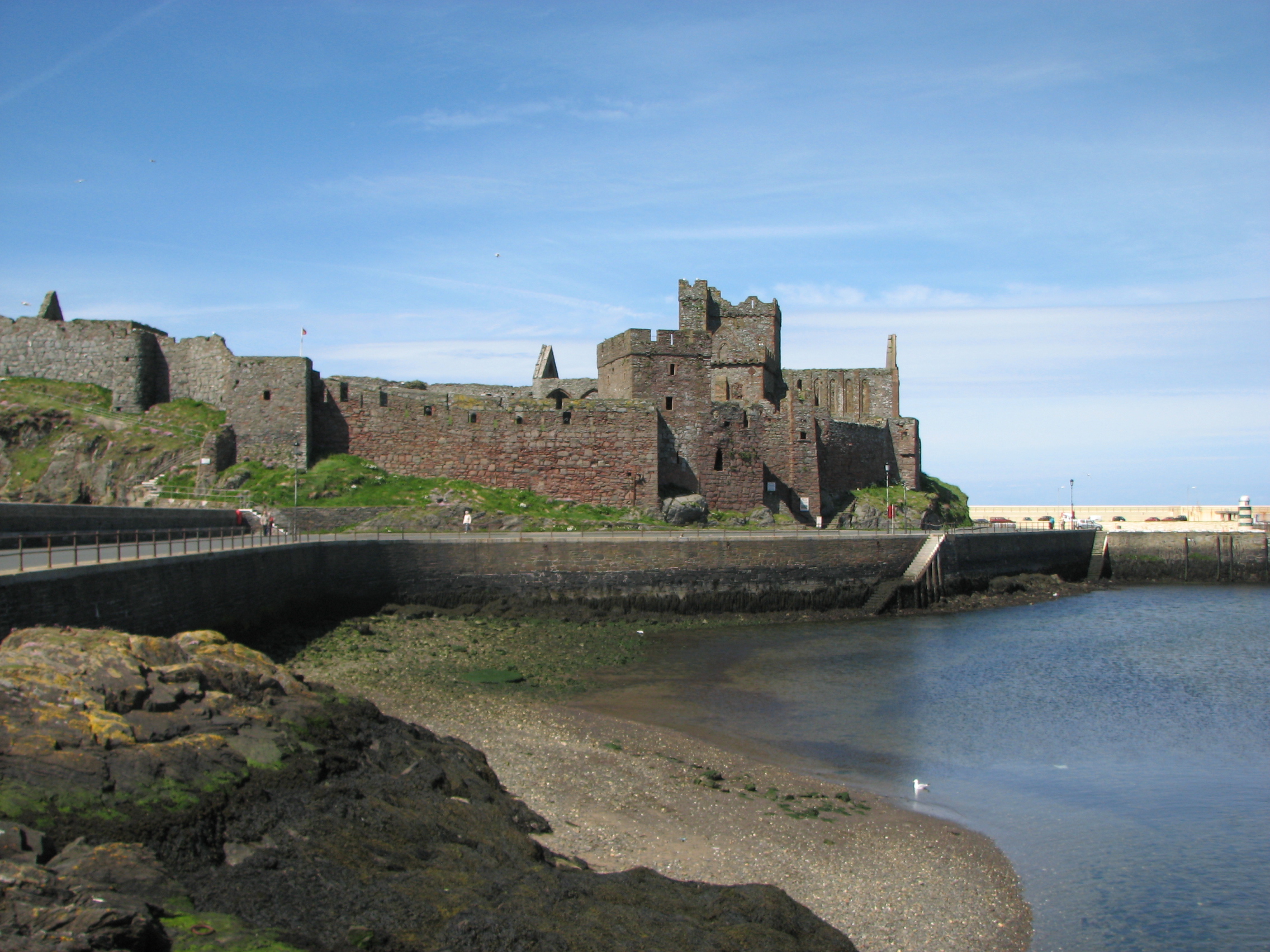 File:Isle of Man Peel Castle.jpg - Wikimedia Commons