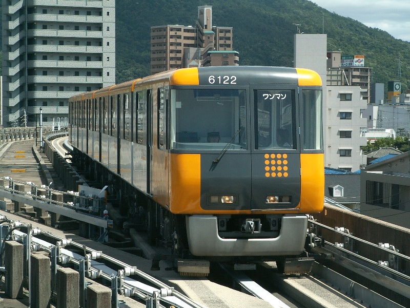 Astram_line_6122_at_Omachi_station.jpg