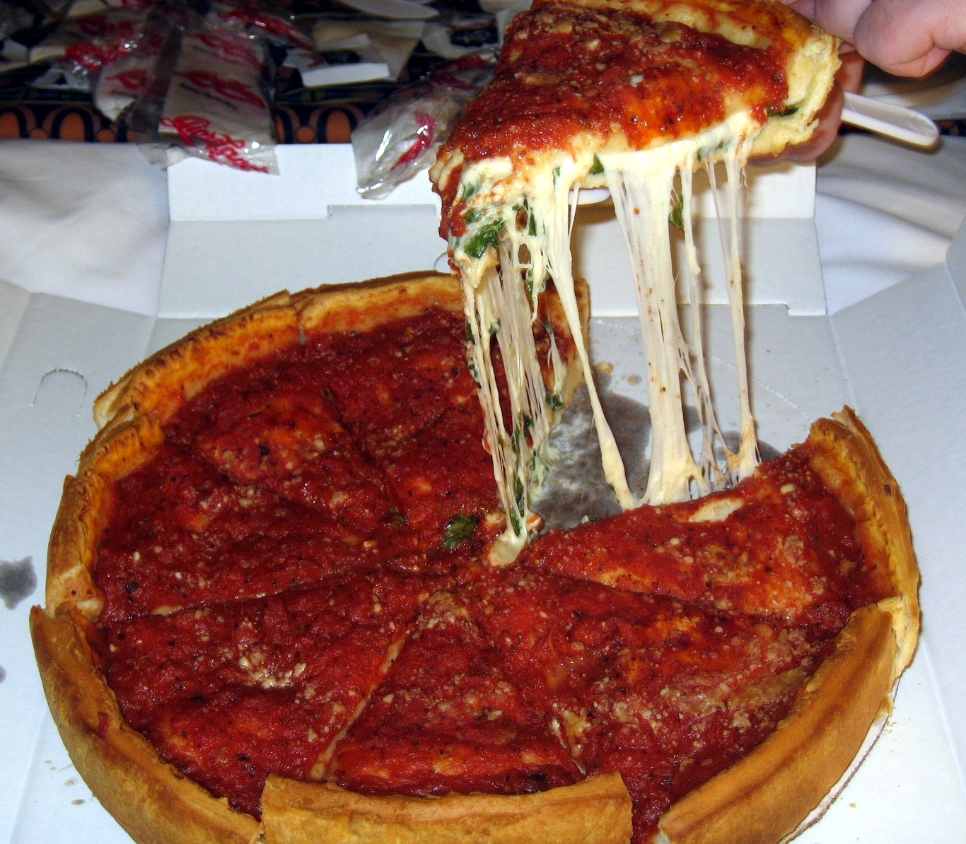 http://upload.wikimedia.org/wikipedia/commons/4/4b/Giordano%27s_Deep_Dish_Pizza.jpg