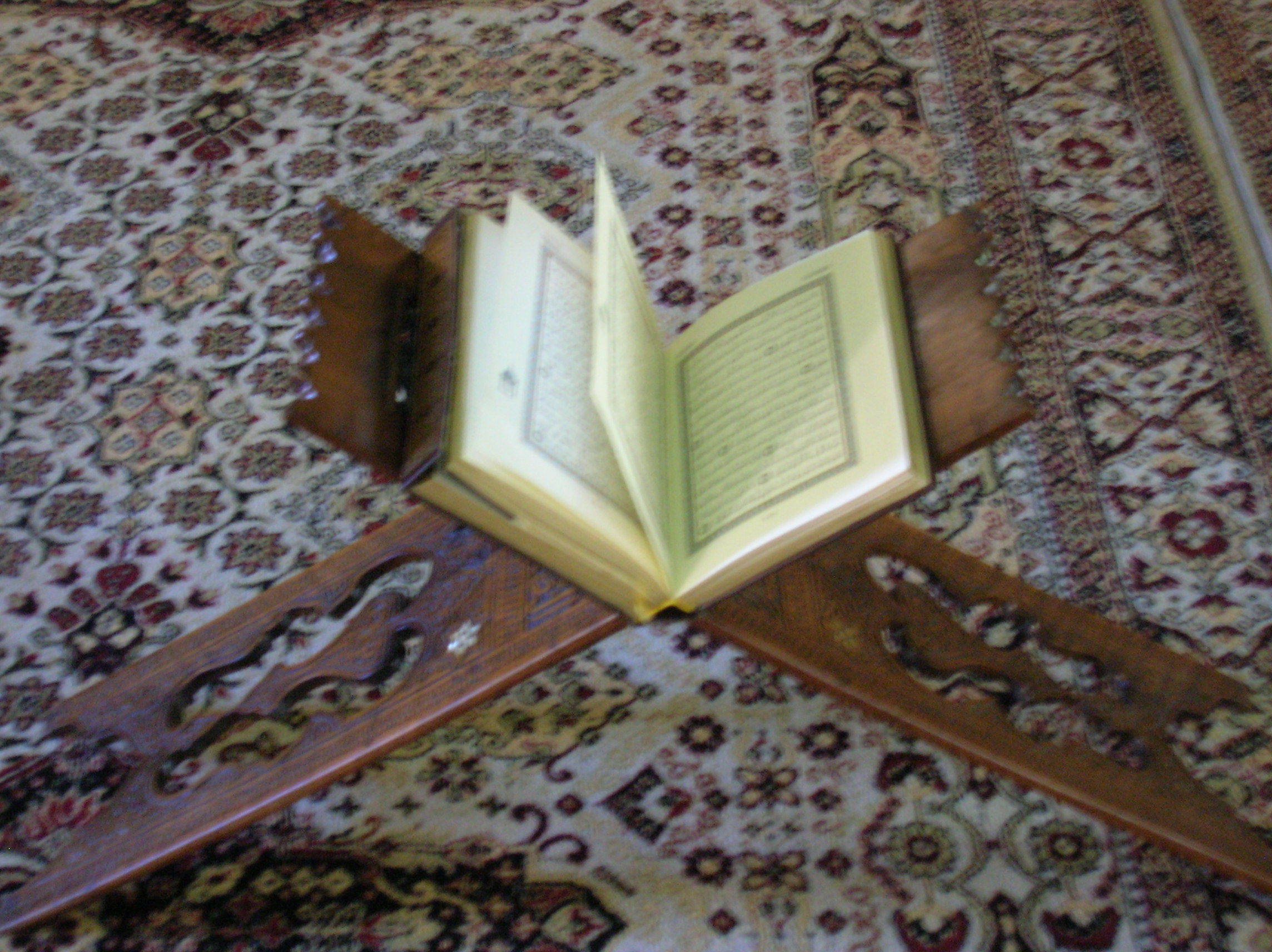 Koran Stand