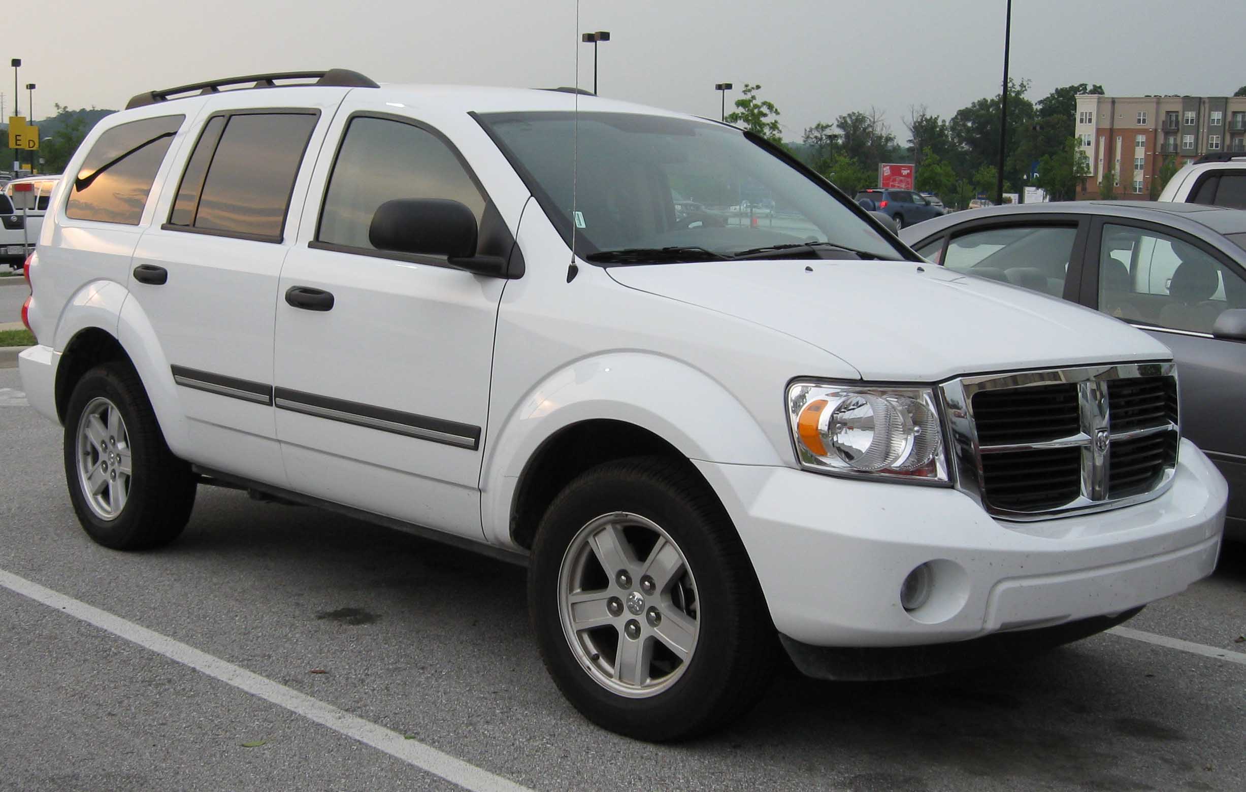 File:2007-2008 Dodge Durango.jpg - Wikimedia Commons