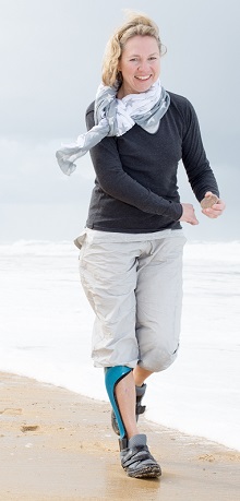 Walking with an orthosis after stroke Gehen mit Orthese nach Schlaganfall 220.jpg