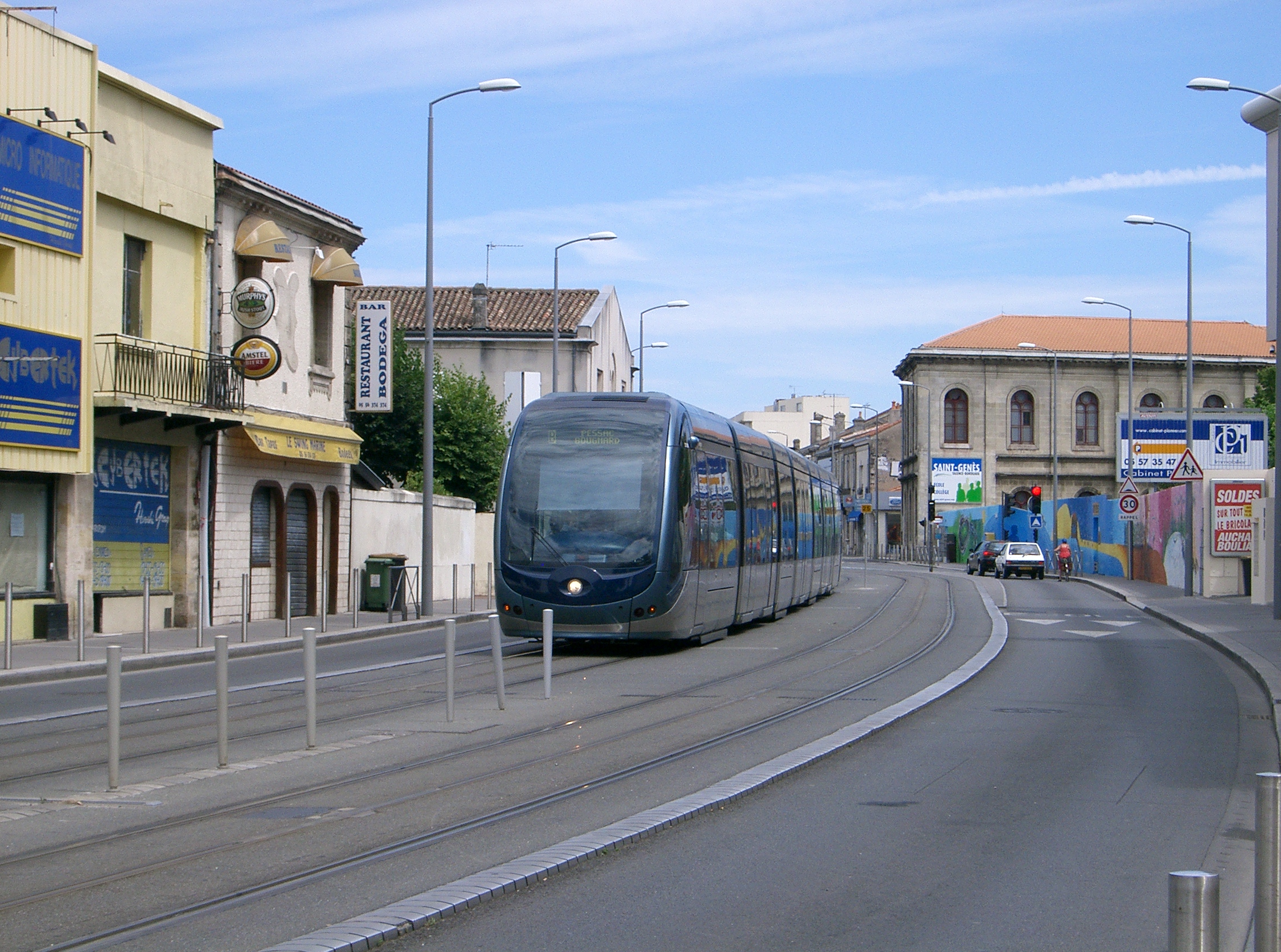 Bordeaux-tram-aps-near-Roustaing.jpg