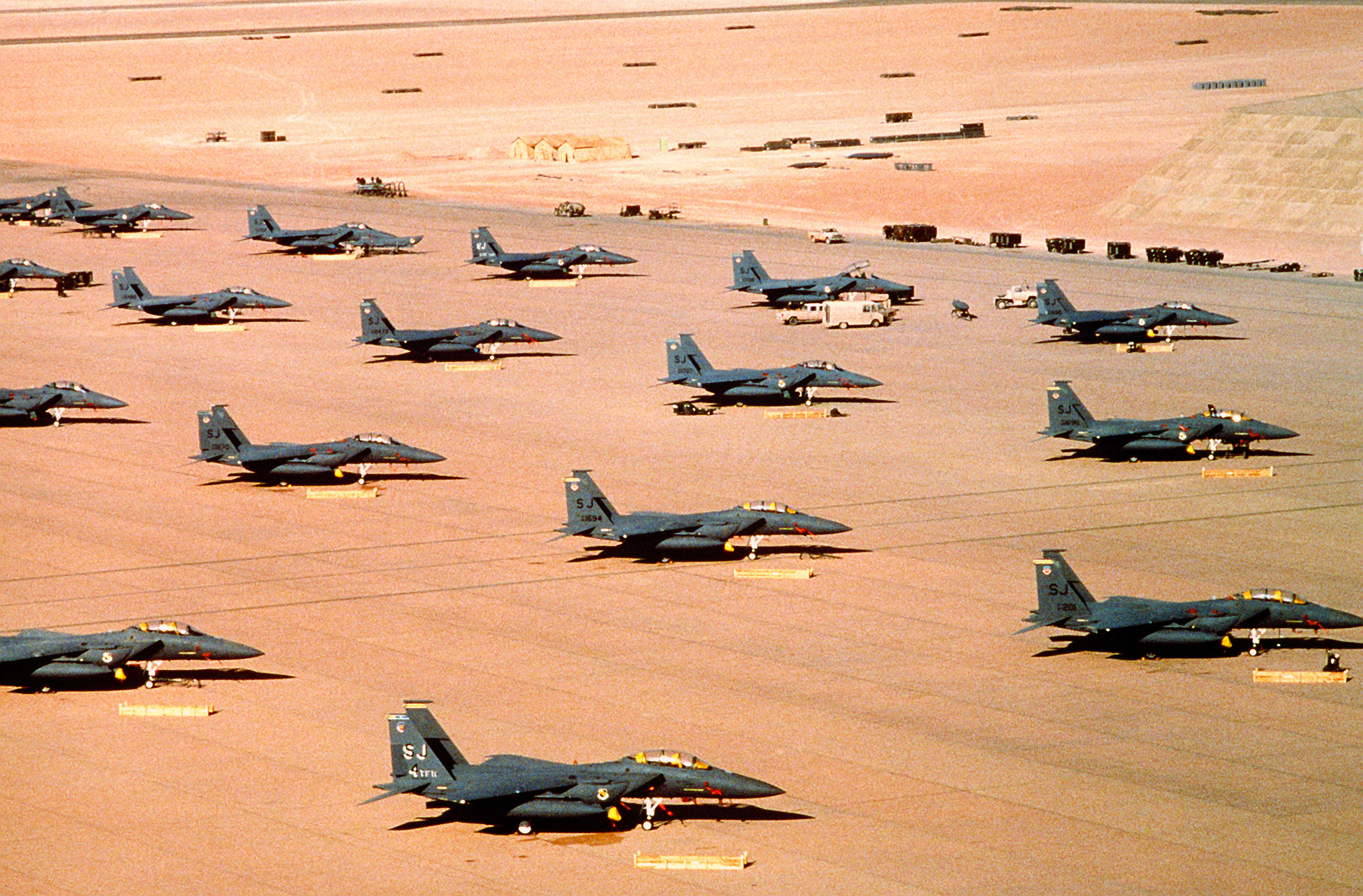 US Military Photos and Videos: Multiple_F-15E_parked_during_Operation_Desert_Shield
