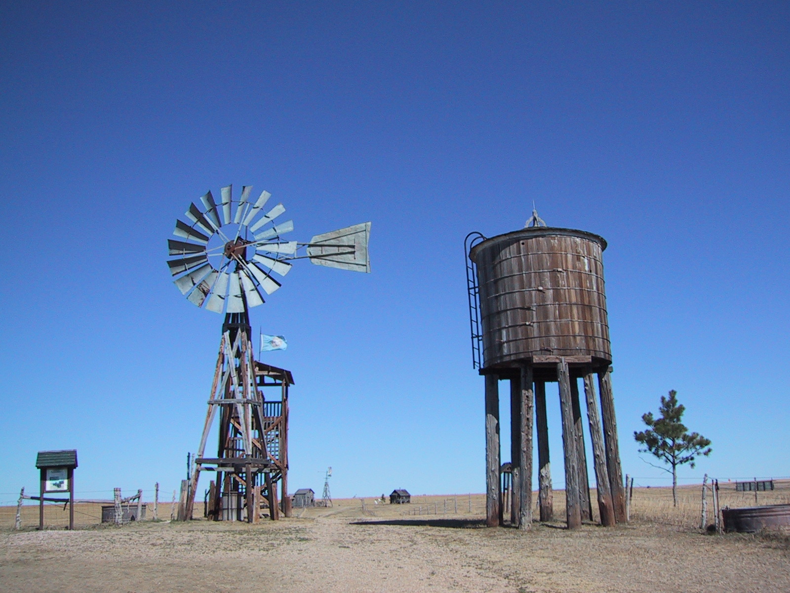 File:Old Windmill.jpg - Wikimedia Commons