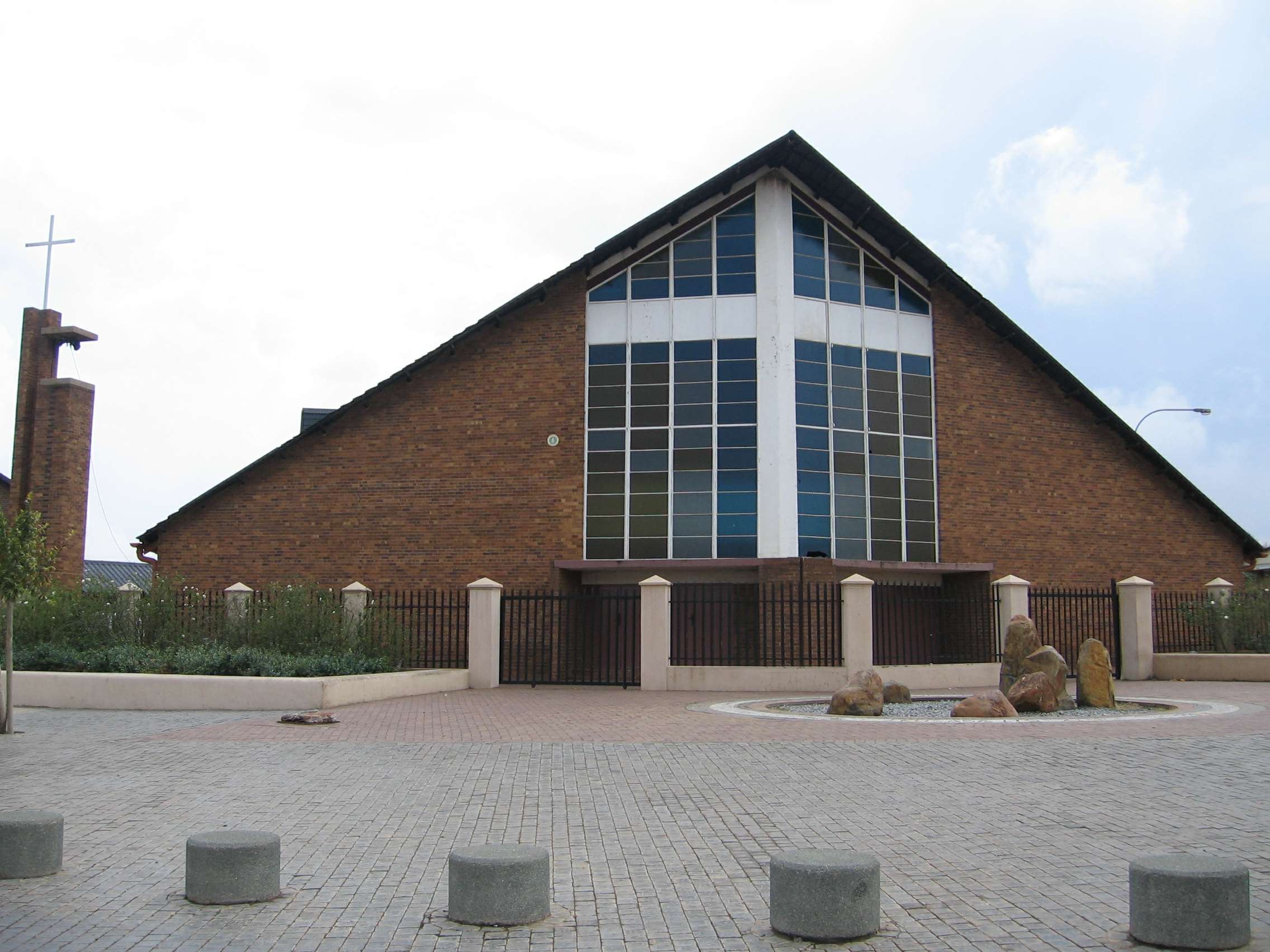 external image Regina_mundi_church,_soweto.JPG