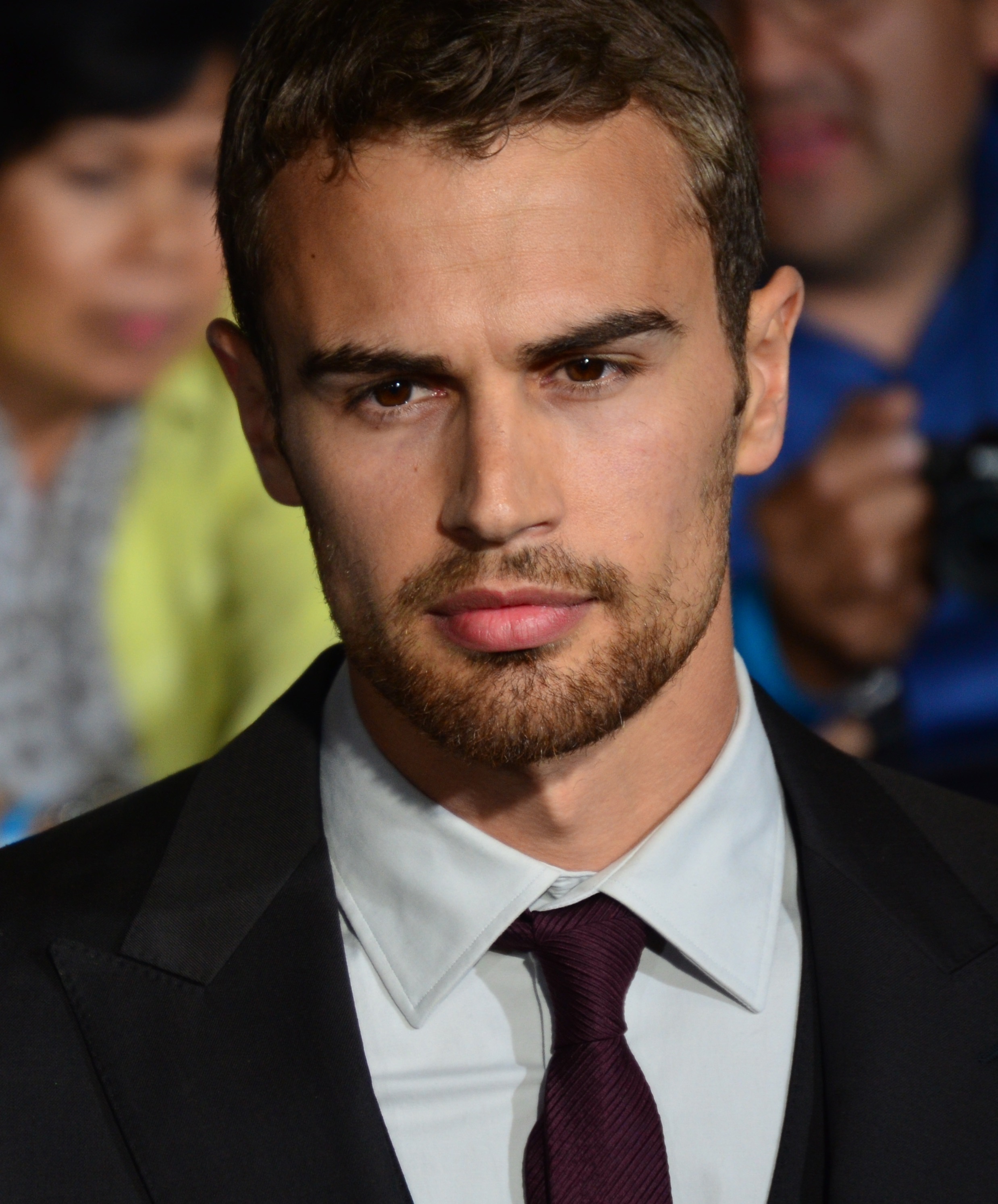 File:Theo James March 18, 2014 (cropped).jpg - Wikipedia, the free encyclopedia