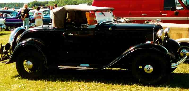 1932_Ford_Model_18_40_De_Luxe_Roadster_2.jpg