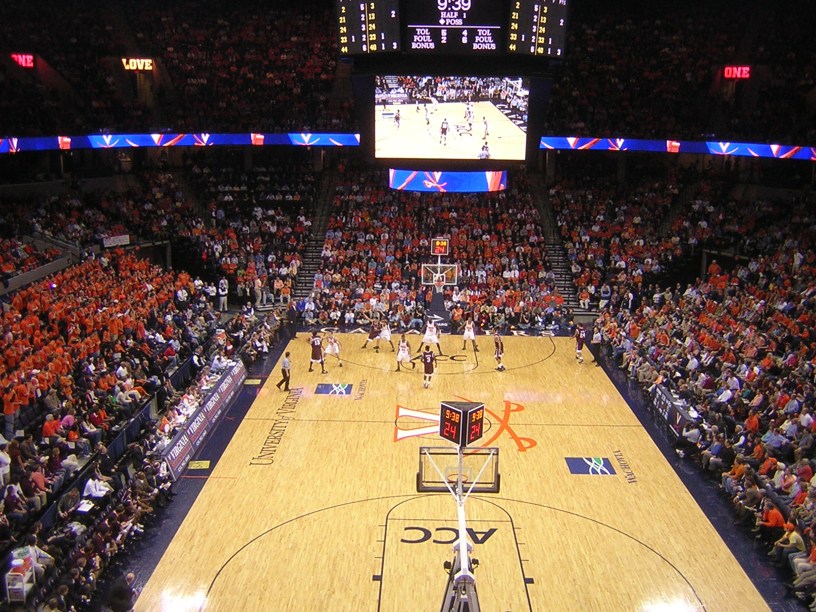 Archivo:2006 2007 Virginia Tech at Virginia men s basketball wide