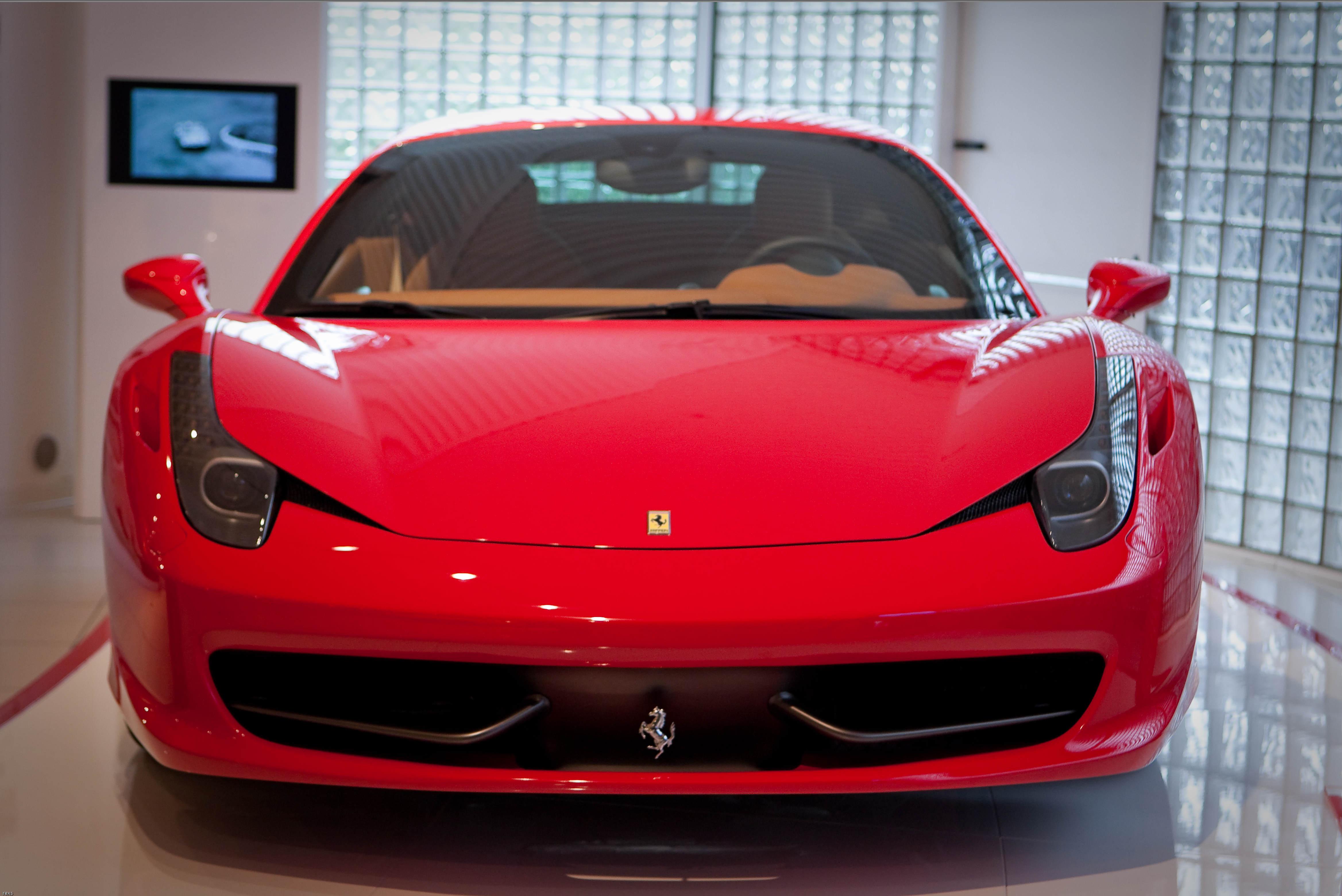 http://upload.wikimedia.org/wikipedia/commons/4/4f/Ferrari_458_Italia_maranello_florence.jpg