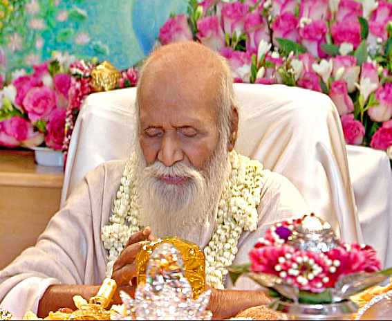 File:MaharishiMaheshYogi-04.jpg