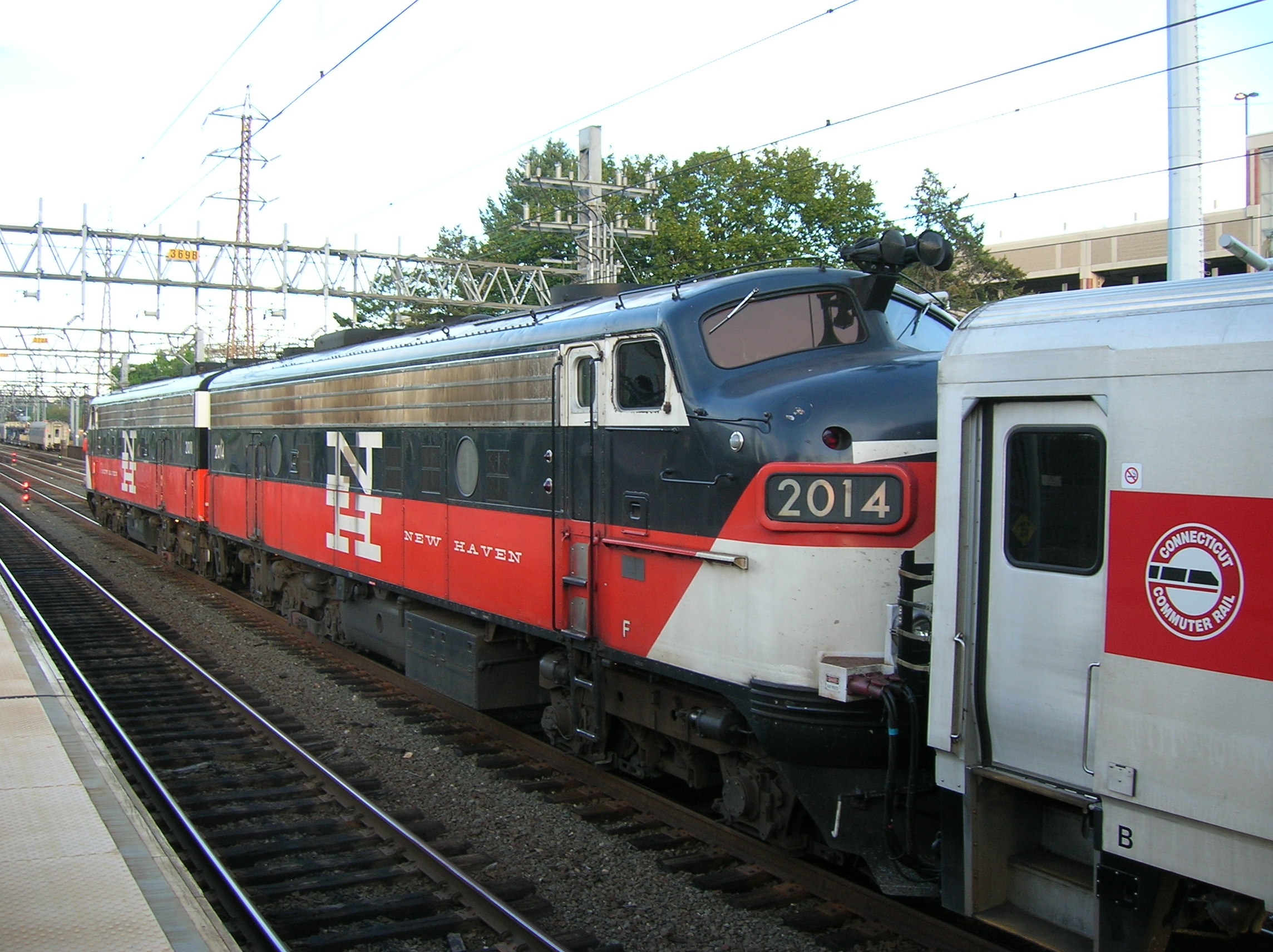 File:Metro-North EMD.JPG - Wikimedia Commons