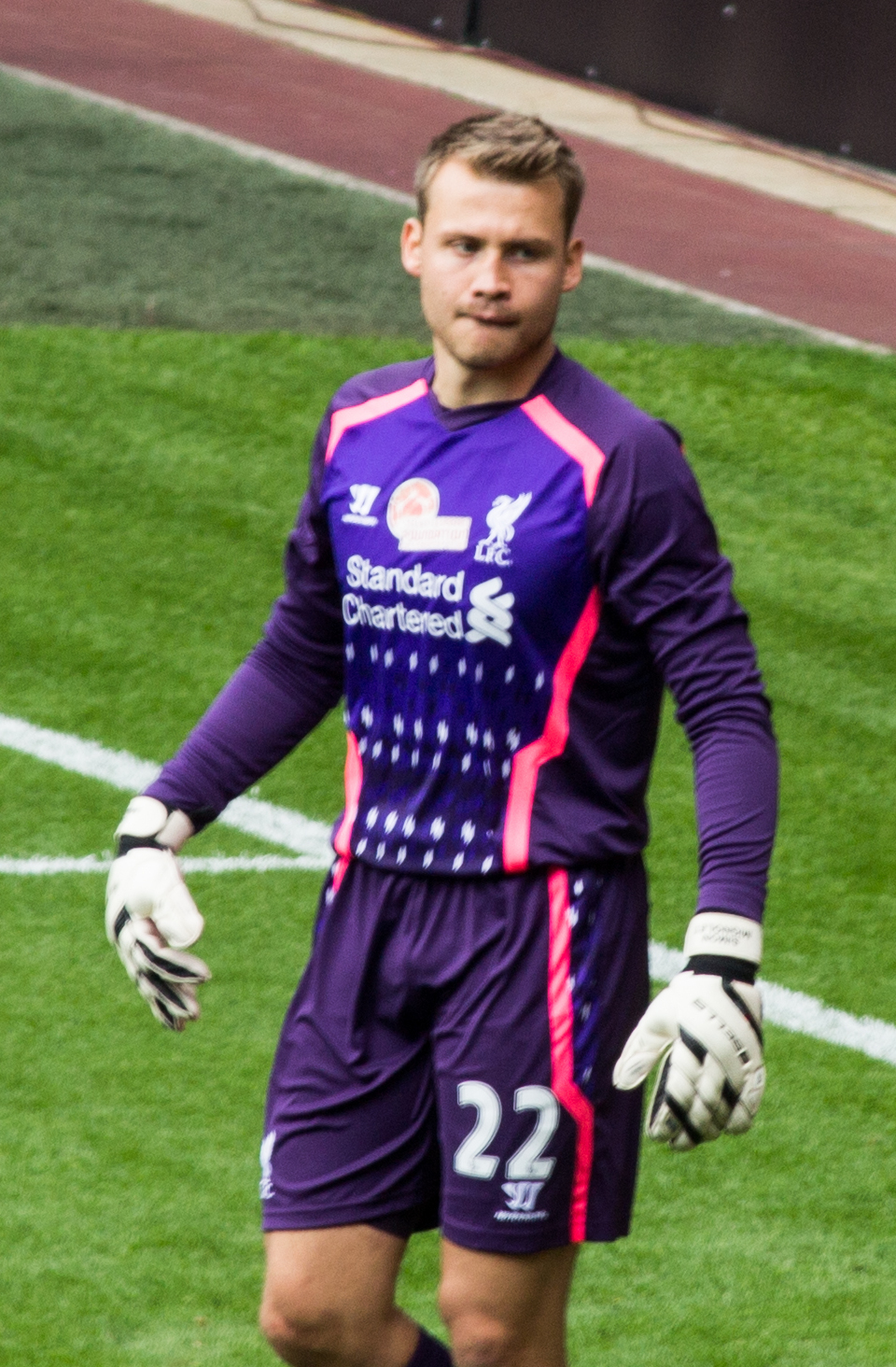 [Imagen: Simon_Mignolet_-_Gerrard_testimonial_2013.jpg]