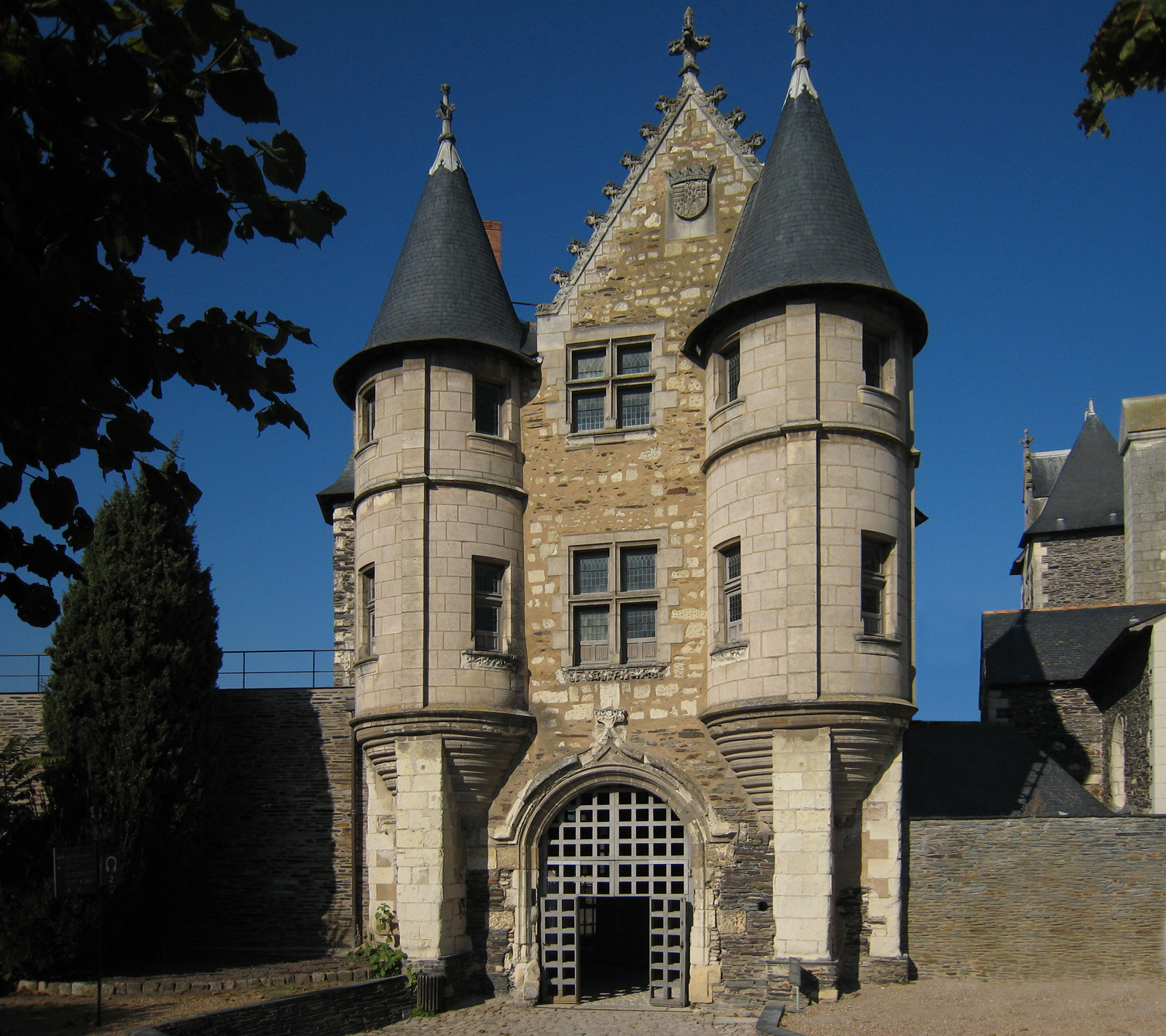  Angers_Castle_Chatelet_2007
