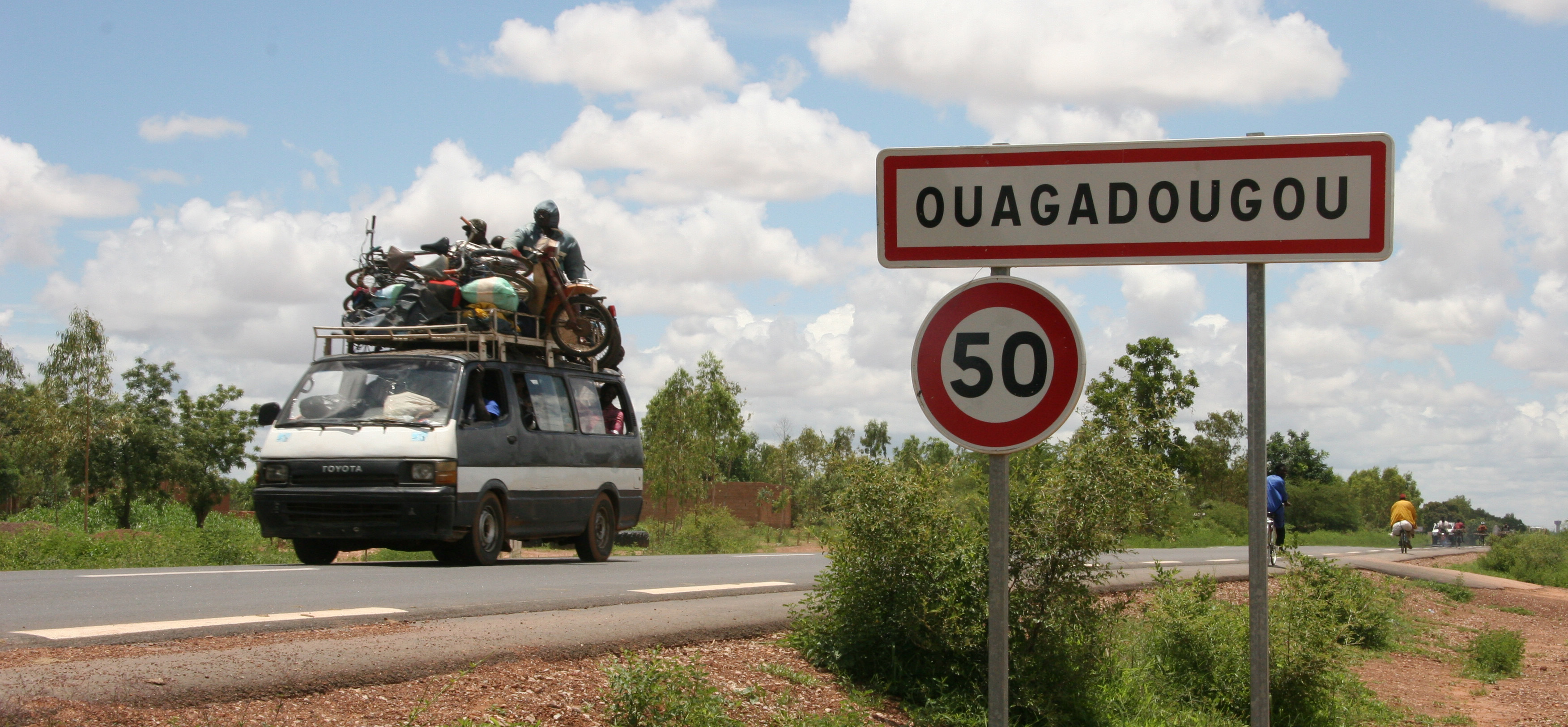 Ouagadougou_road.jpg