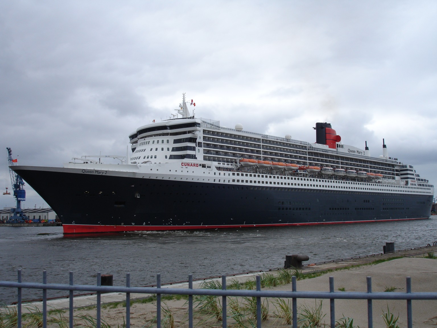 white queen mary 2 cruise ship free image | Peakpx
