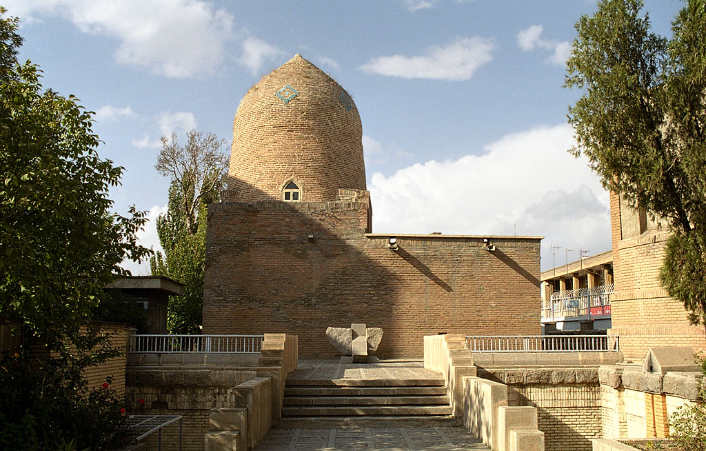 Hamadan_-_Mausoleum_of_Esther_and_Mordec