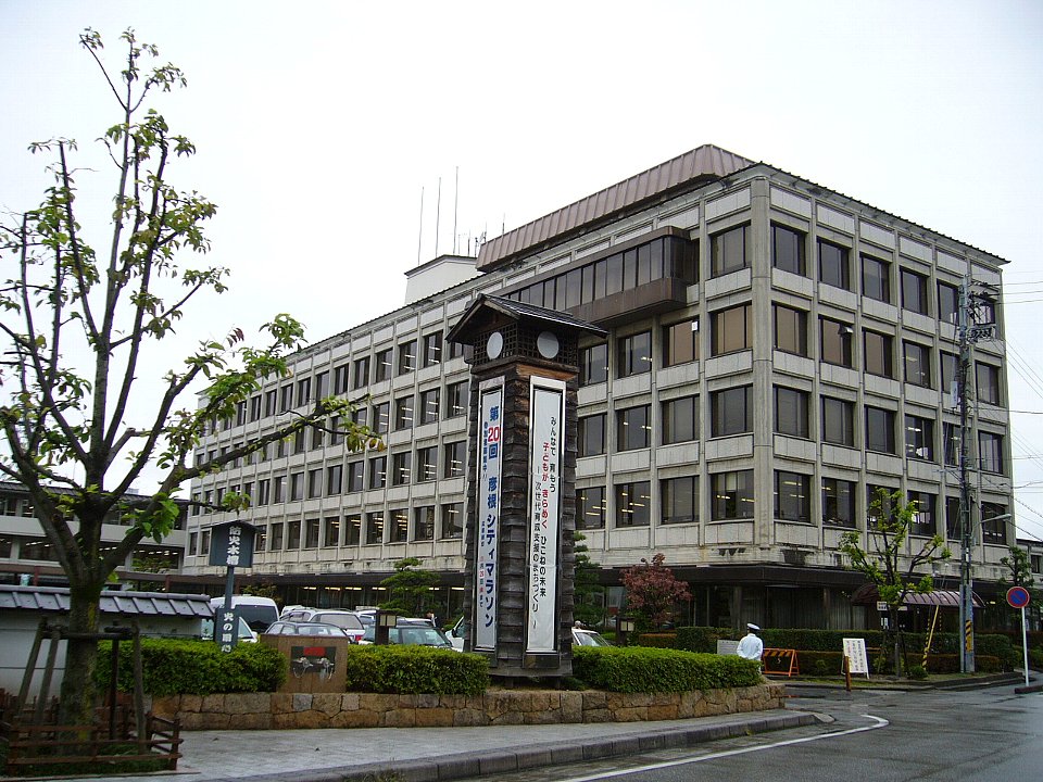 http://upload.wikimedia.org/wikipedia/commons/5/51/Hikone_City_Hall.jpg