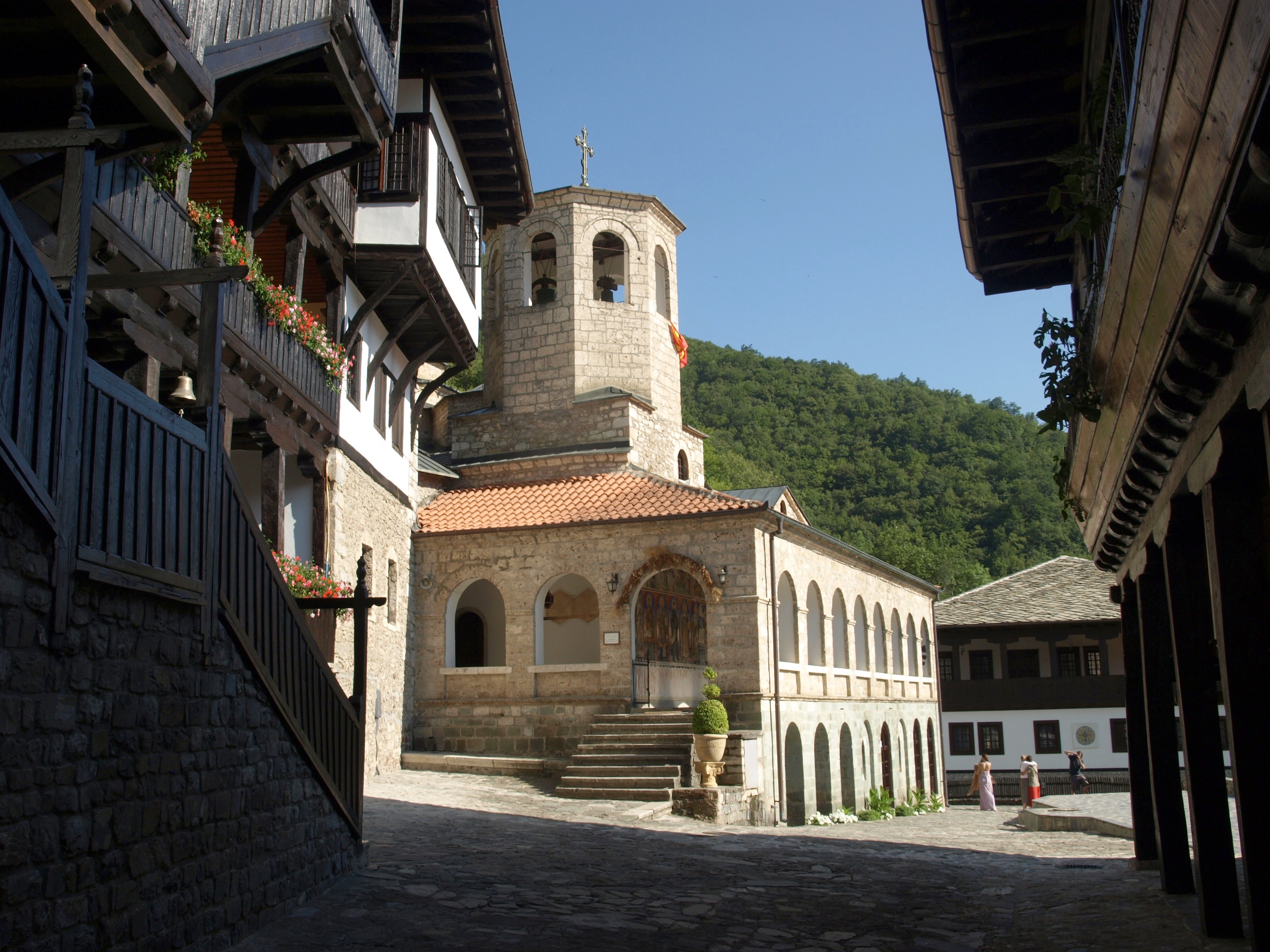 http://upload.wikimedia.org/wikipedia/commons/5/51/Monastery_Sveti_Jovan_Bigorski_Church.JPG