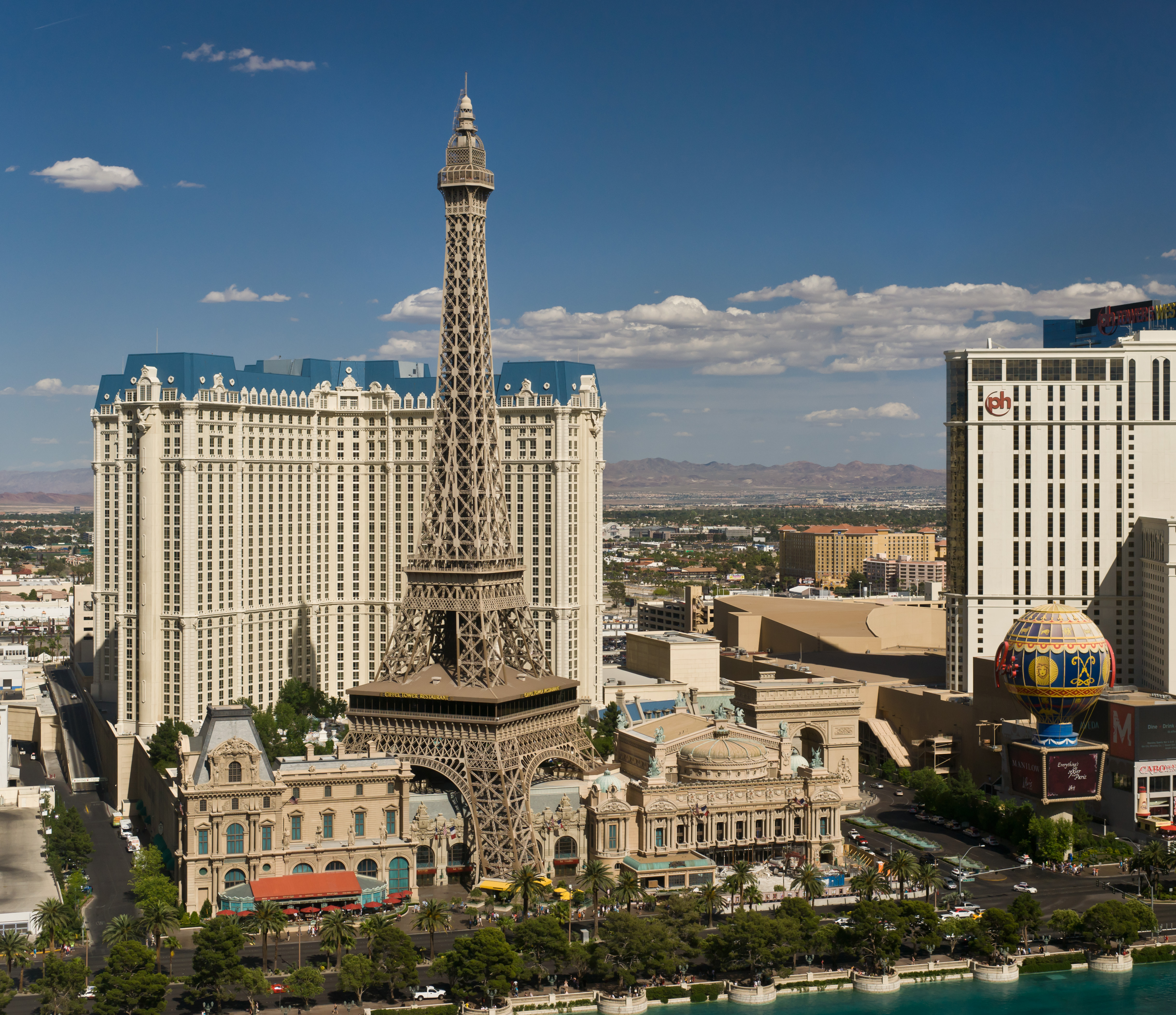 ファイル:The hotel Paris Las Vegas as seen from the hotel The Bellagio.jpg