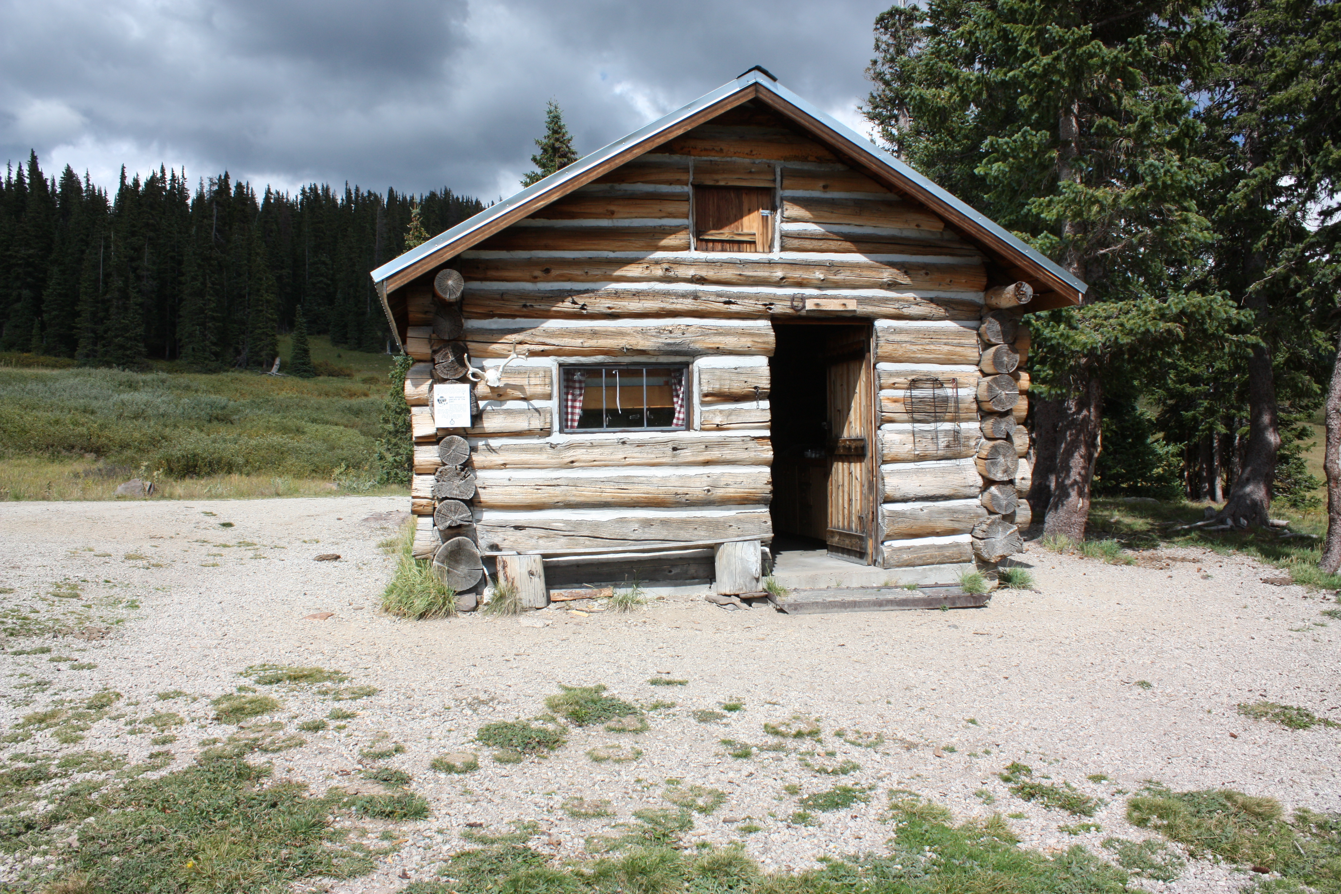 Mountain cabin in the USA Wallpaper | Wallpaper Glass