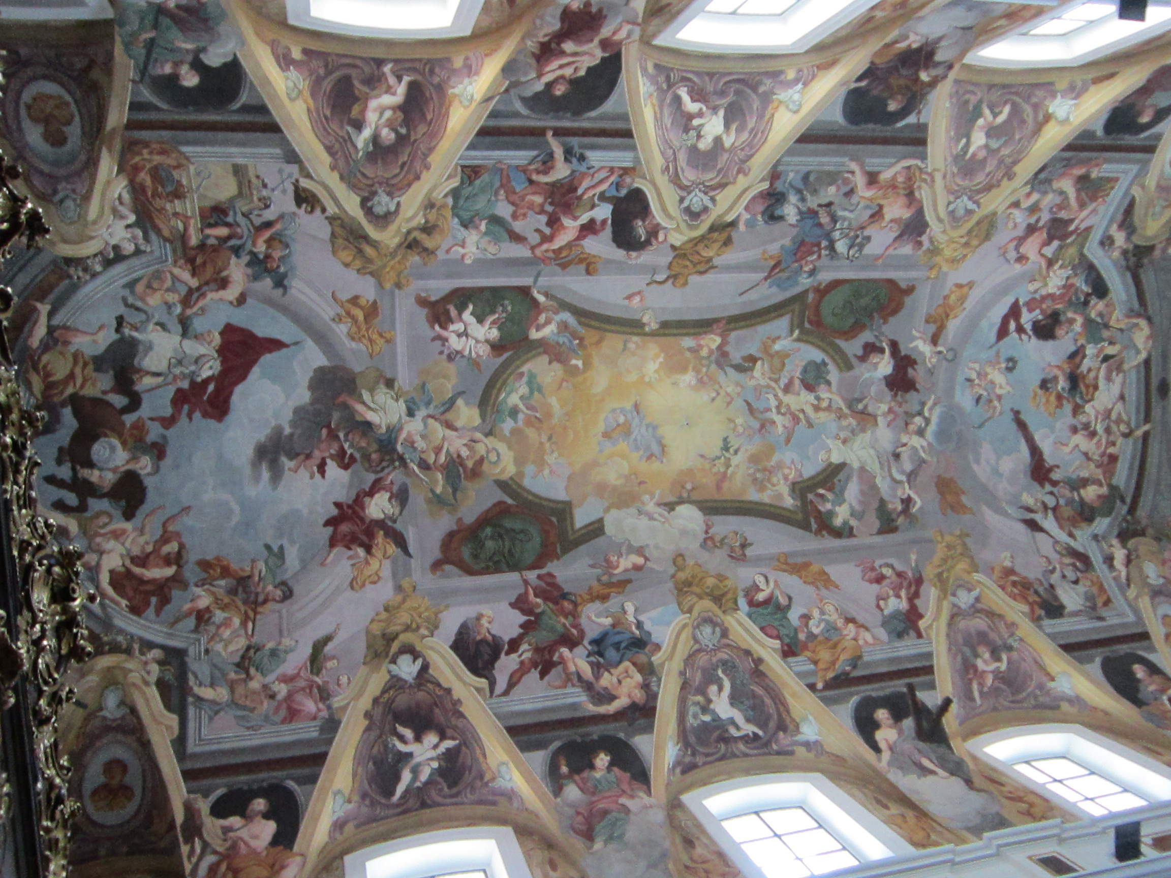 Ljubljana_Cathedral_ceiling.jpg