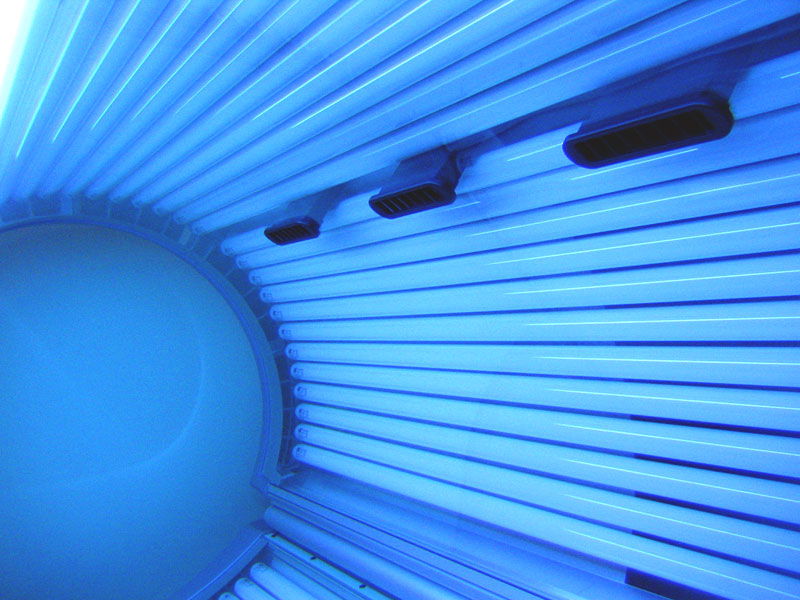 Tiedosto:Inside a tanning bed, March 2006.jpg