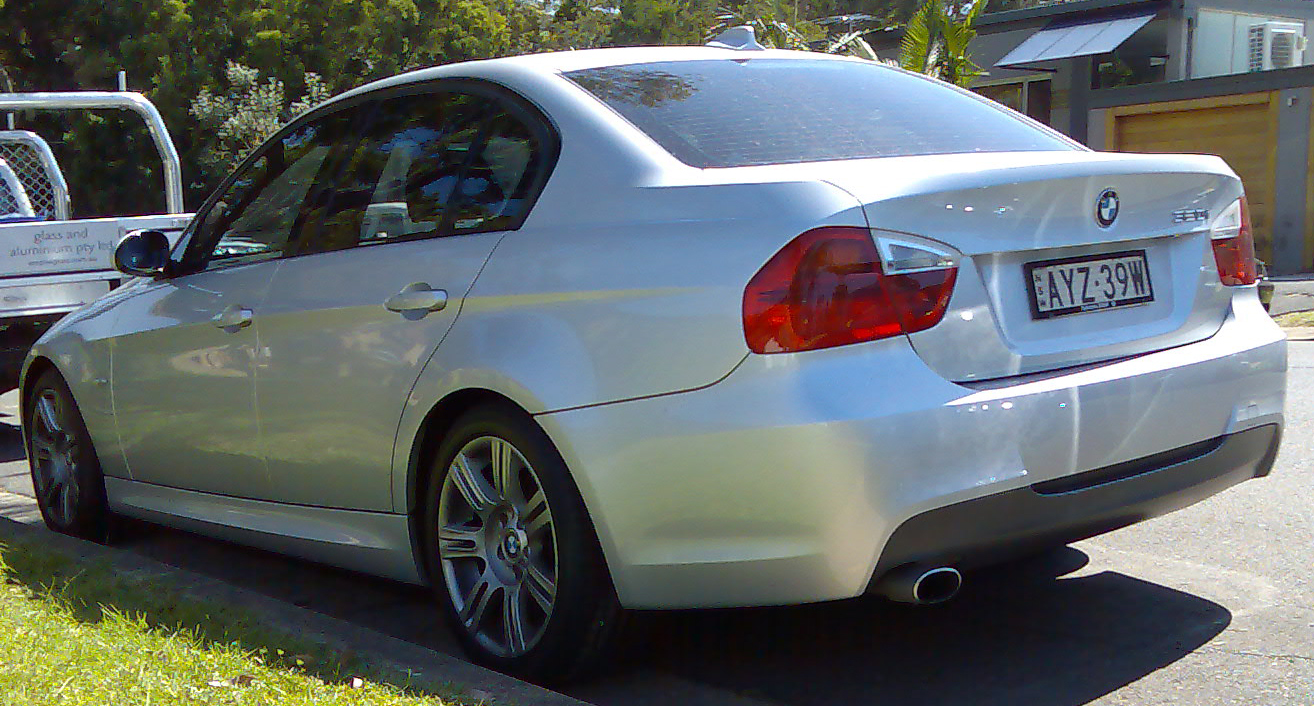 http://upload.wikimedia.org/wikipedia/commons/5/54/2005-2008_BMW_320i_(E90)_sedan_04.jpg