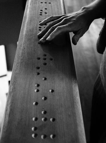 Η υποστήριξη μάθησης μέσω του συστήματος Braille είναι από τις βασικές επιταγές της συνθήκες