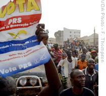 English: Supporters of opposition party candid...