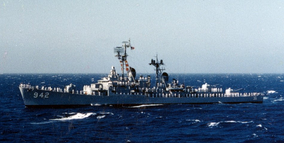 USS_Bigelow_(DD-942)_underway.jpg
