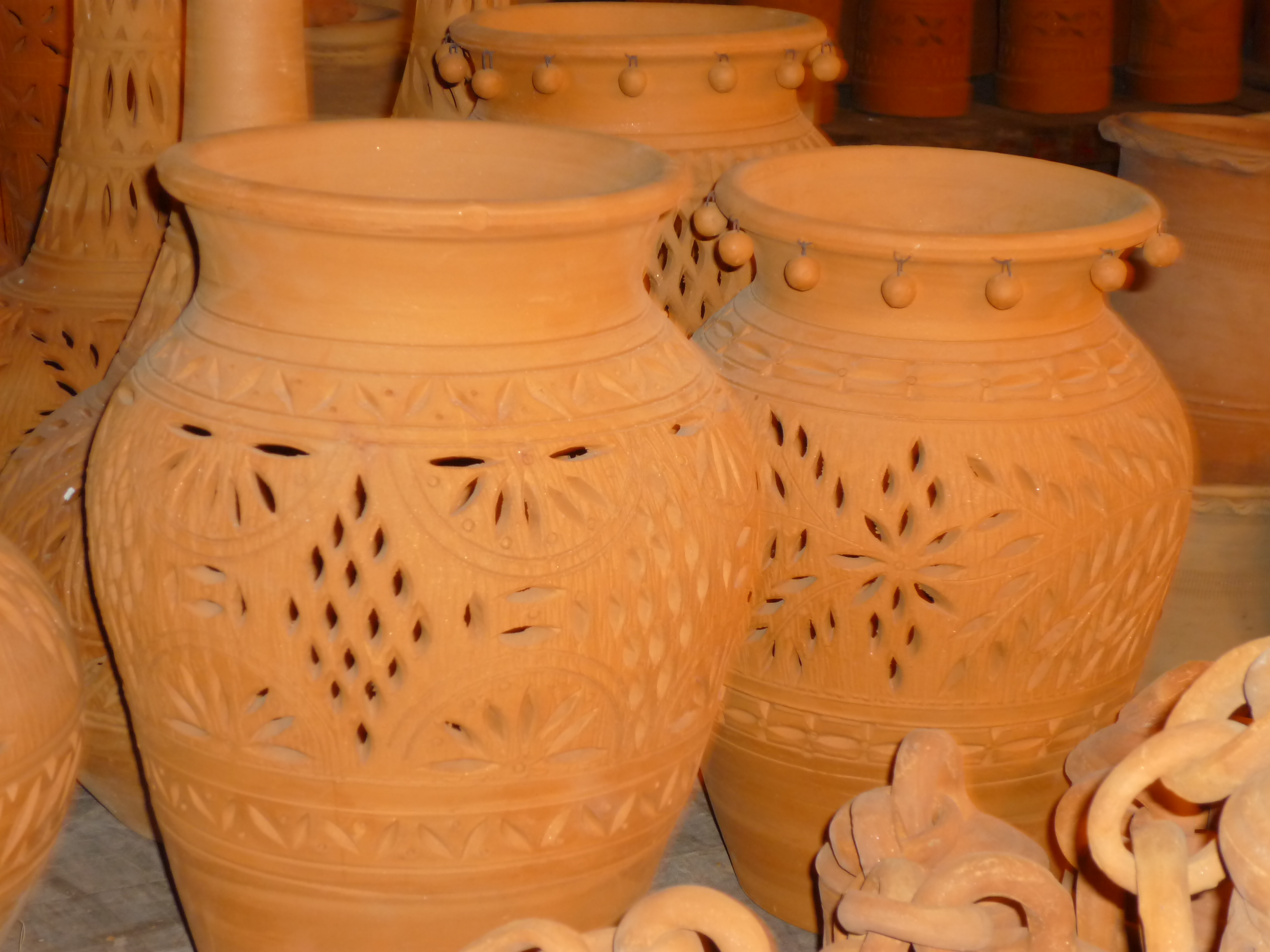File:Clay pots in punjab pakistan.JPG - Wikimedia Commons