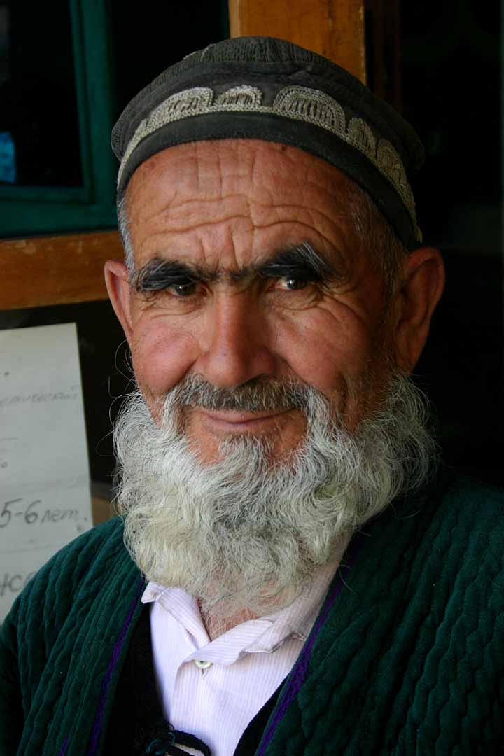 Old_bearded_man_from_Tajikistan.jpg