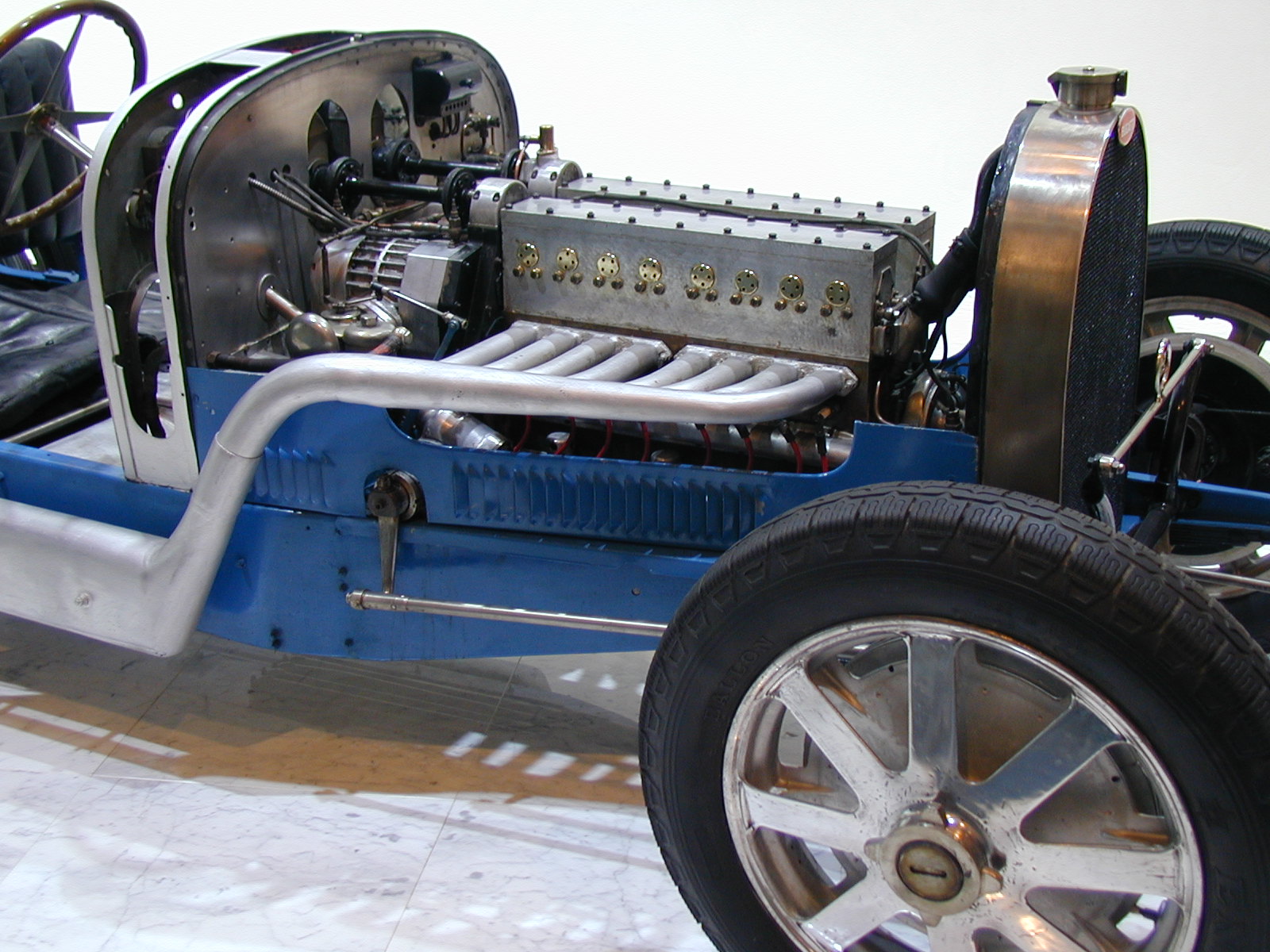 Description Bugatti old engine.JPG