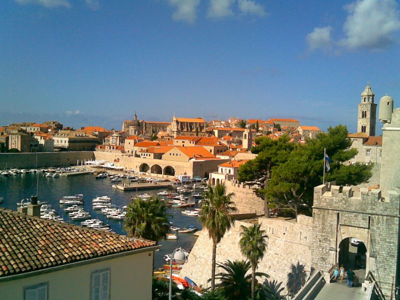 http://upload.wikimedia.org/wikipedia/commons/5/56/Dubrovnik1.jpg