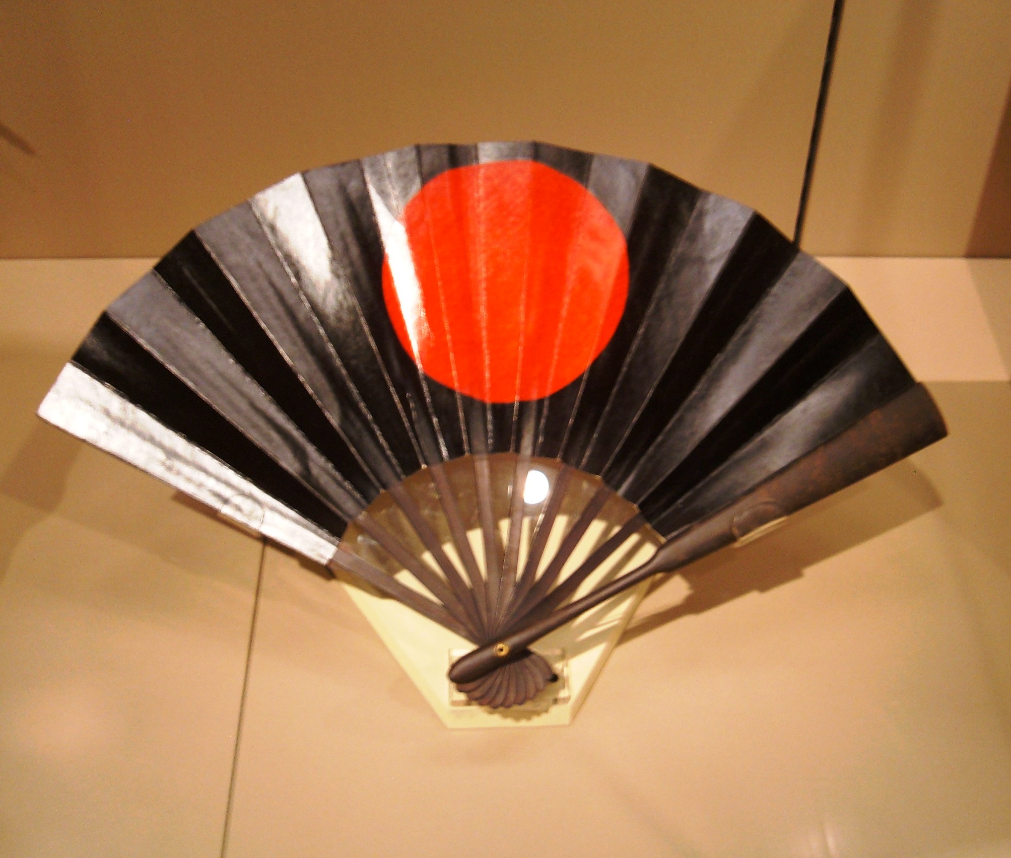 http://upload.wikimedia.org/wikipedia/commons/5/56/Gunsen_Asian_Art_Museum_SF.JPG