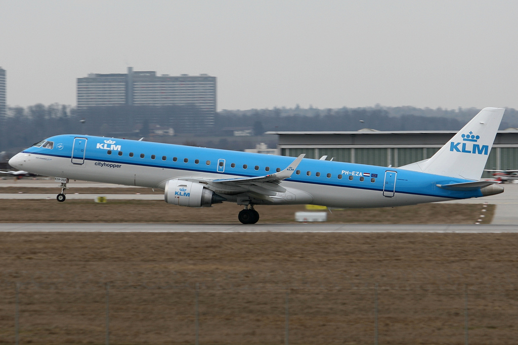 BestandKLM Cityhopper E190 PHEZAjpg Grootte van deze voorvertoning 