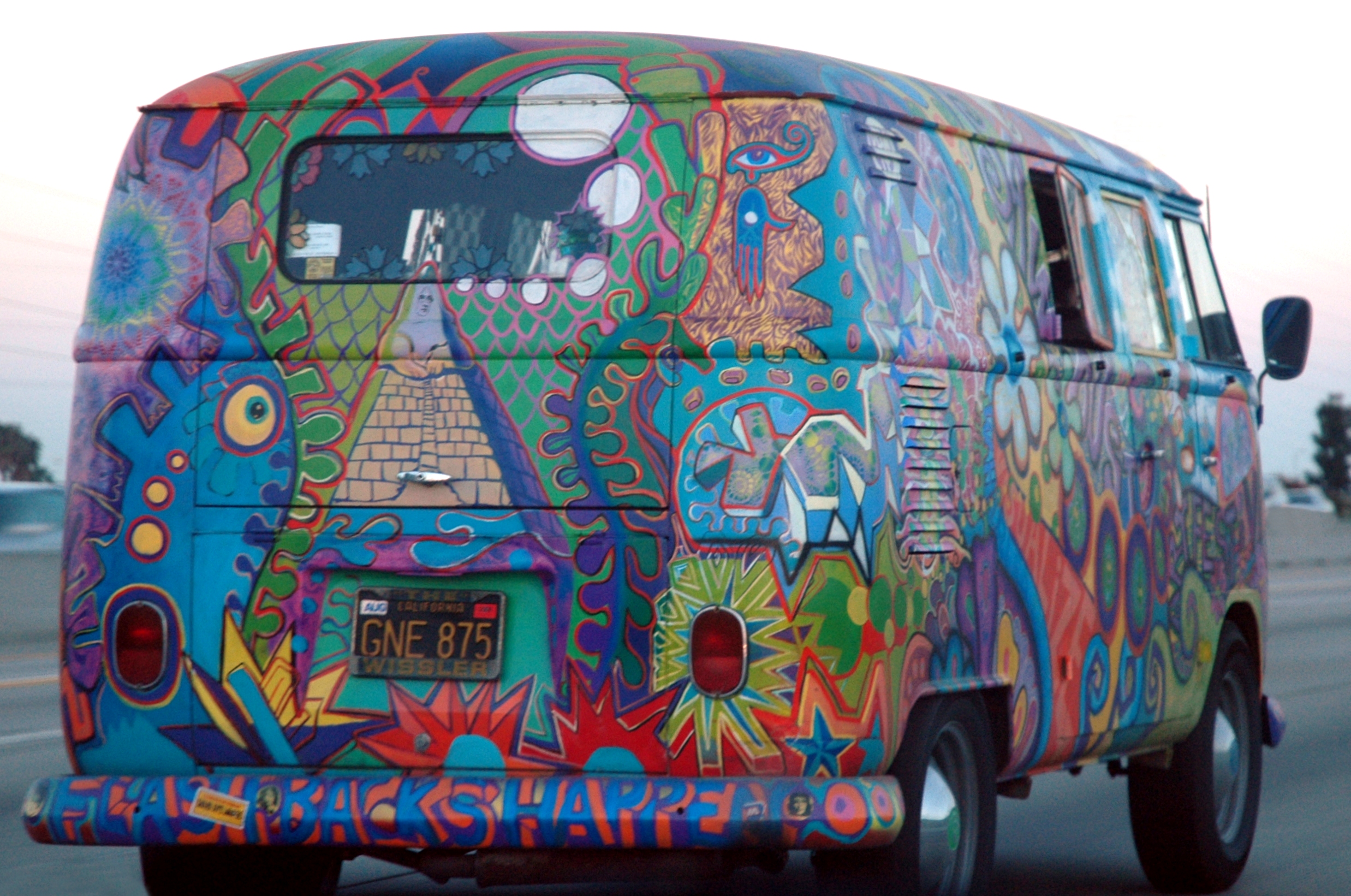 VW_Bus_T1_in_Hippie_Colors_2_retouched.jpg (2475×1641)