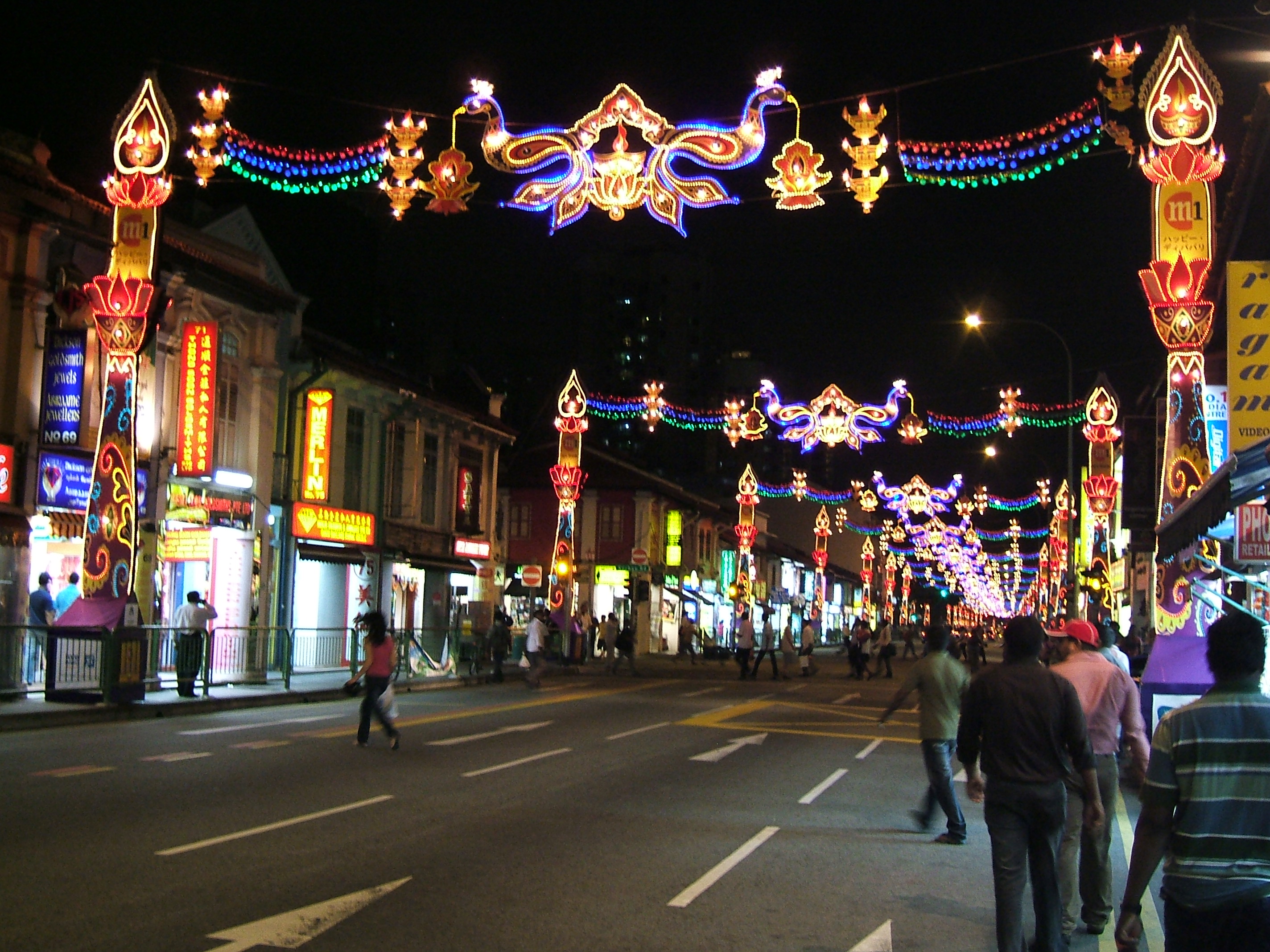 ... , Description Little India- Serangoon Road Singapore Diwali 2009.jpg