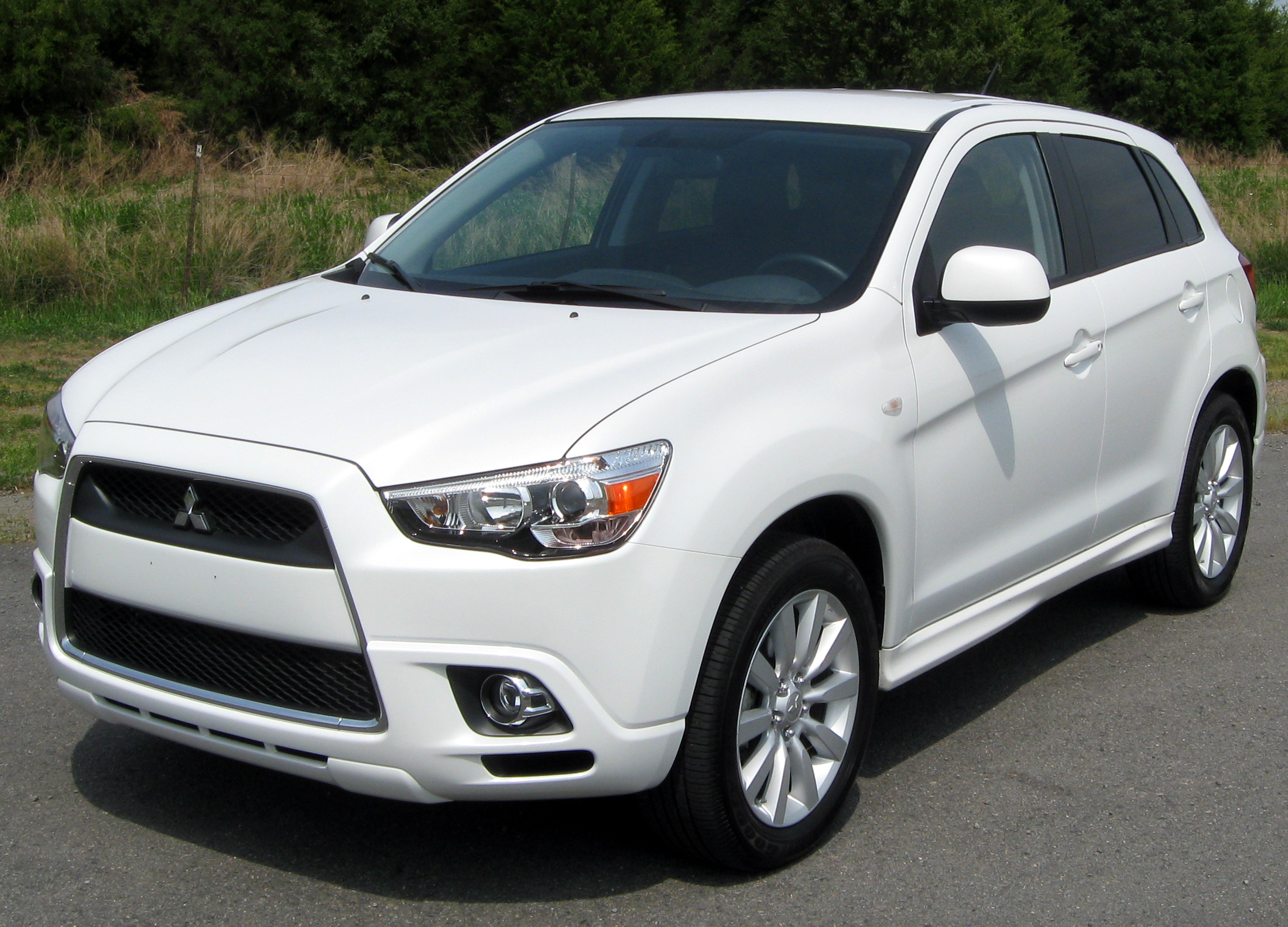 File:2011 Mitsubishi Outlander Sport SE -- 05-12-2011.jpg - Wikimedia Commons