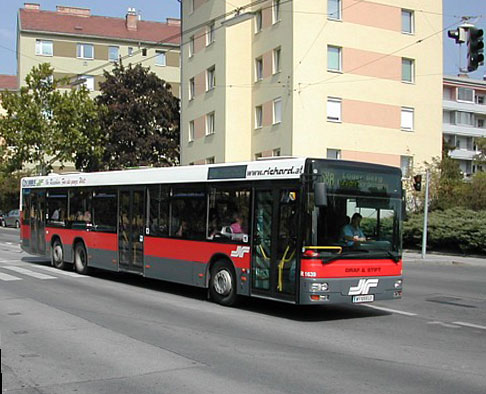 Bus_Dr_Richard_Wien_Nl313-15m.jpg