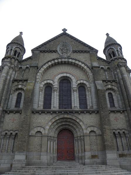 Fougères (35) Église Notre-Dame de Bonabry Façade principale