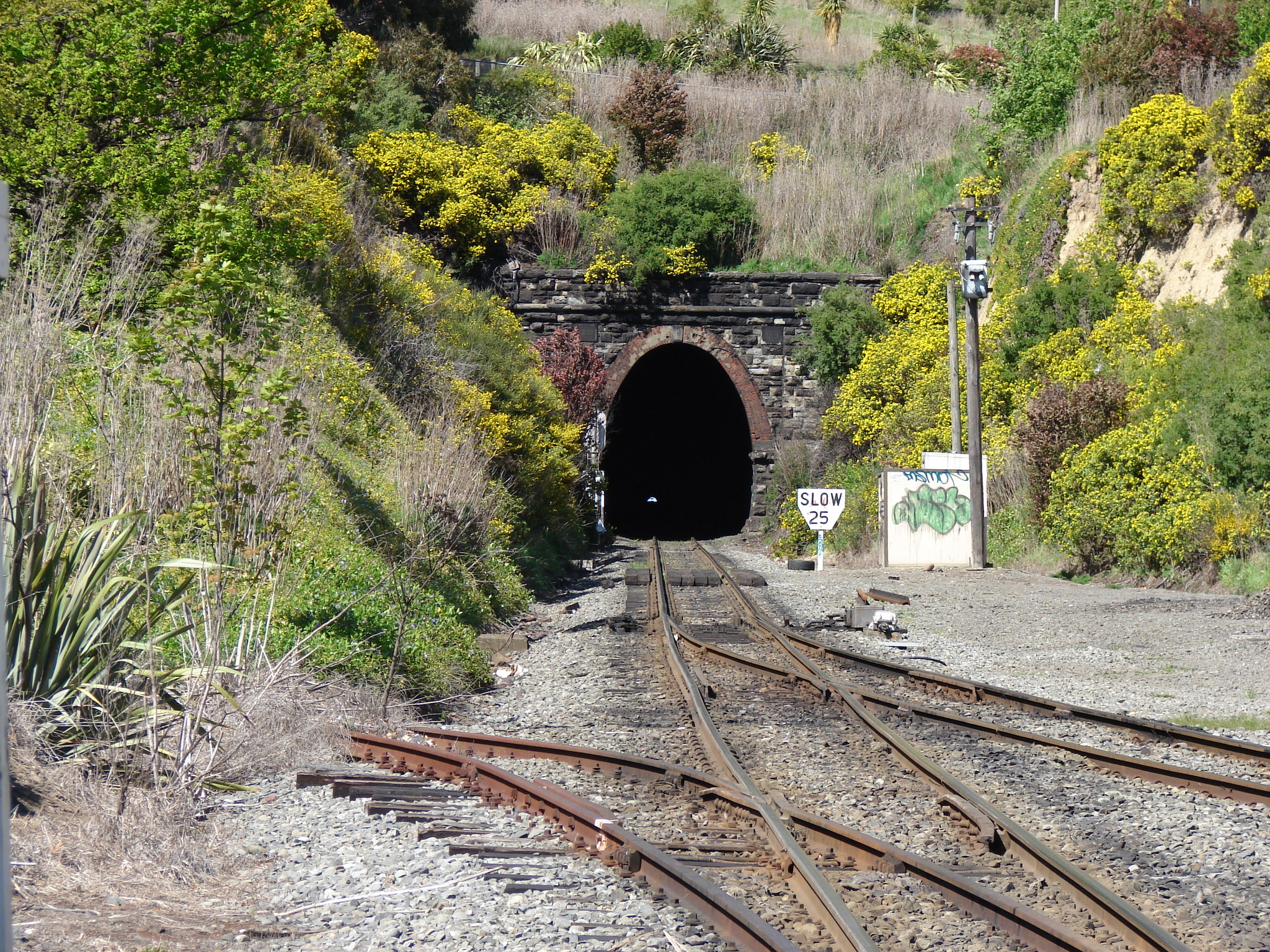 File:Lyttelton rail tunnel 01.jpg - Wikipedia, the free encyclopedia