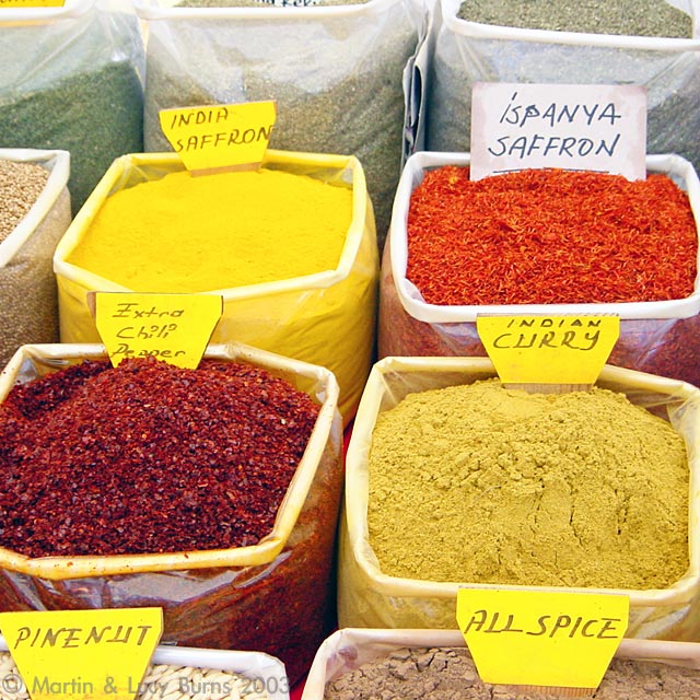 Saffron_and_other_spices_at_a_Turkish_market.jpg