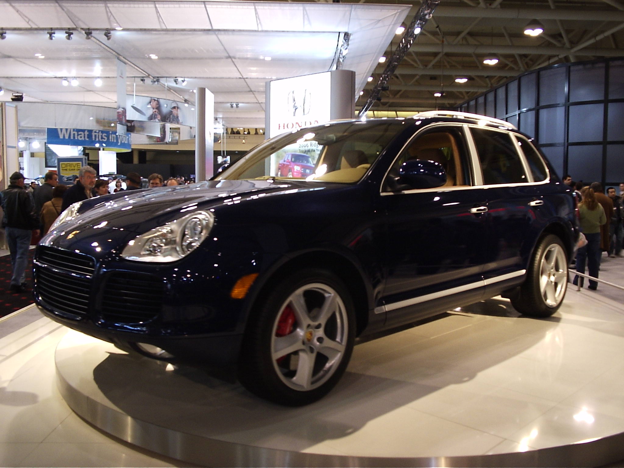 File:Porsche Cayenne Turbo blue.jpg - Wikimedia Commons