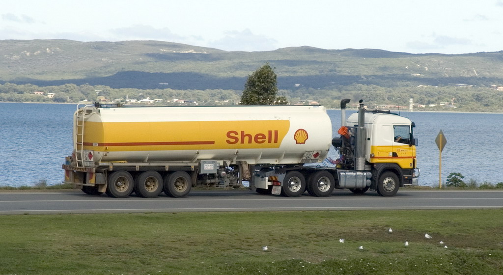 Shell_tanker_truck.jpg