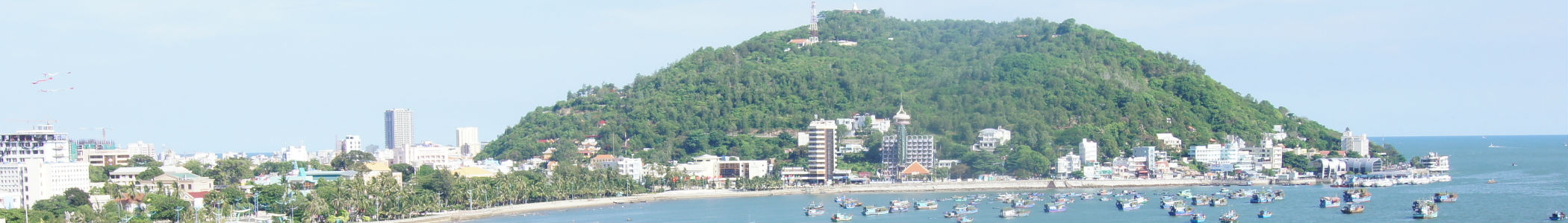 Larĝa marborda panoramo en Vũng Tàu