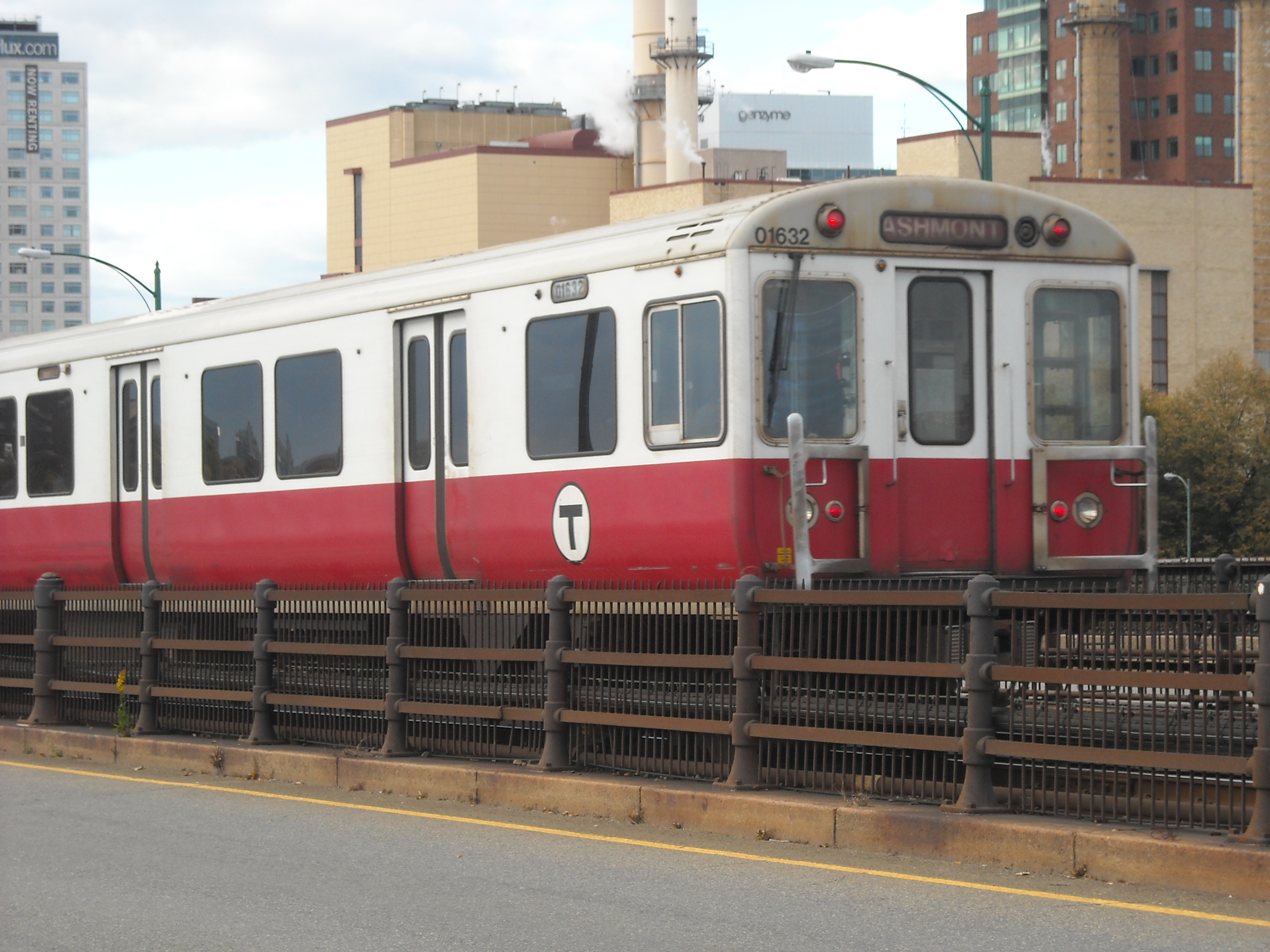 The Longfellow Bridge will remain open to car traffic and Red Line trains next weekend.